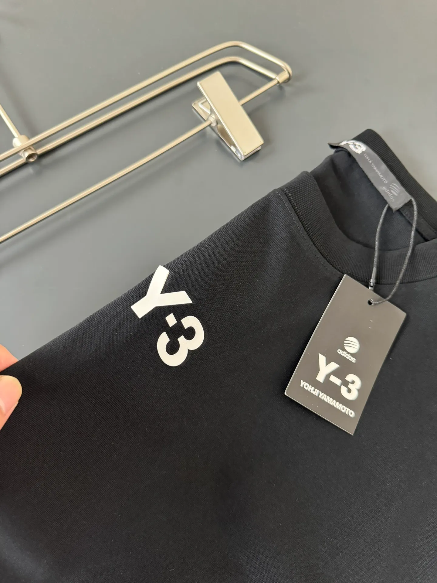 Y-3*Yoji Yamamoto*The most New Arrival round neck fashionable short-sleeved T-shirt in spring and summer, made of heavyweight pure cotton double yarn pure cotton fabric! Comfortable against the skin, durable and easy to wear, three-dimensional silicone letter craft logo design, original factory meticulous craftsmanship, casual Versatile must-have Sizes S M L XL XXL