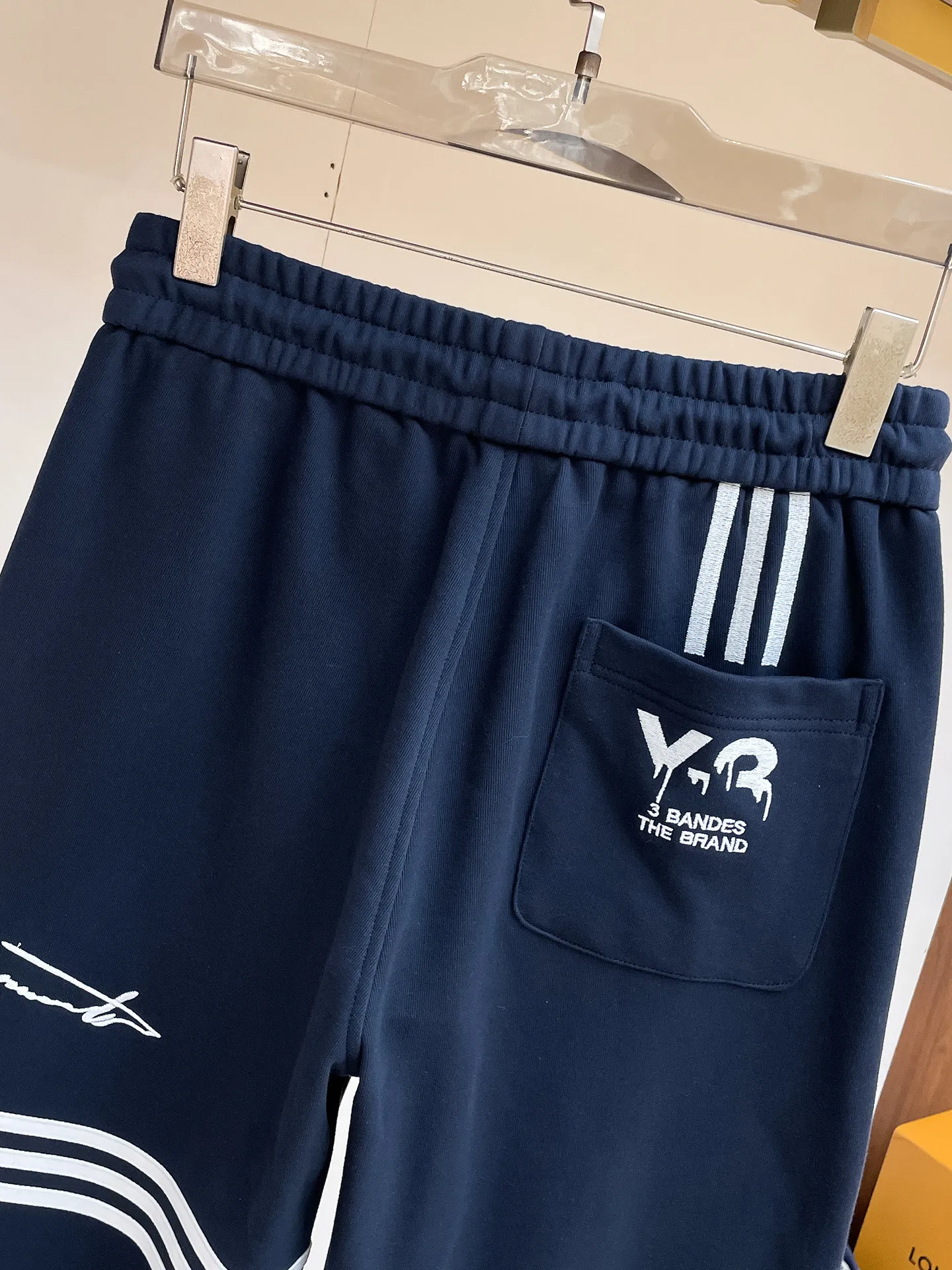 Y 3 [Higher version] The latest products for autumn and winter 2026, available at the counter simultaneously, original goods, fashionable casual trousers and casual pants, using imported original fabrics, top-grade embroidery 🪡 craft letter pattern logo, original hardware accessories decoration, simple yet fashionable, fashionable and handsome upper body, Sizes: M-3XL