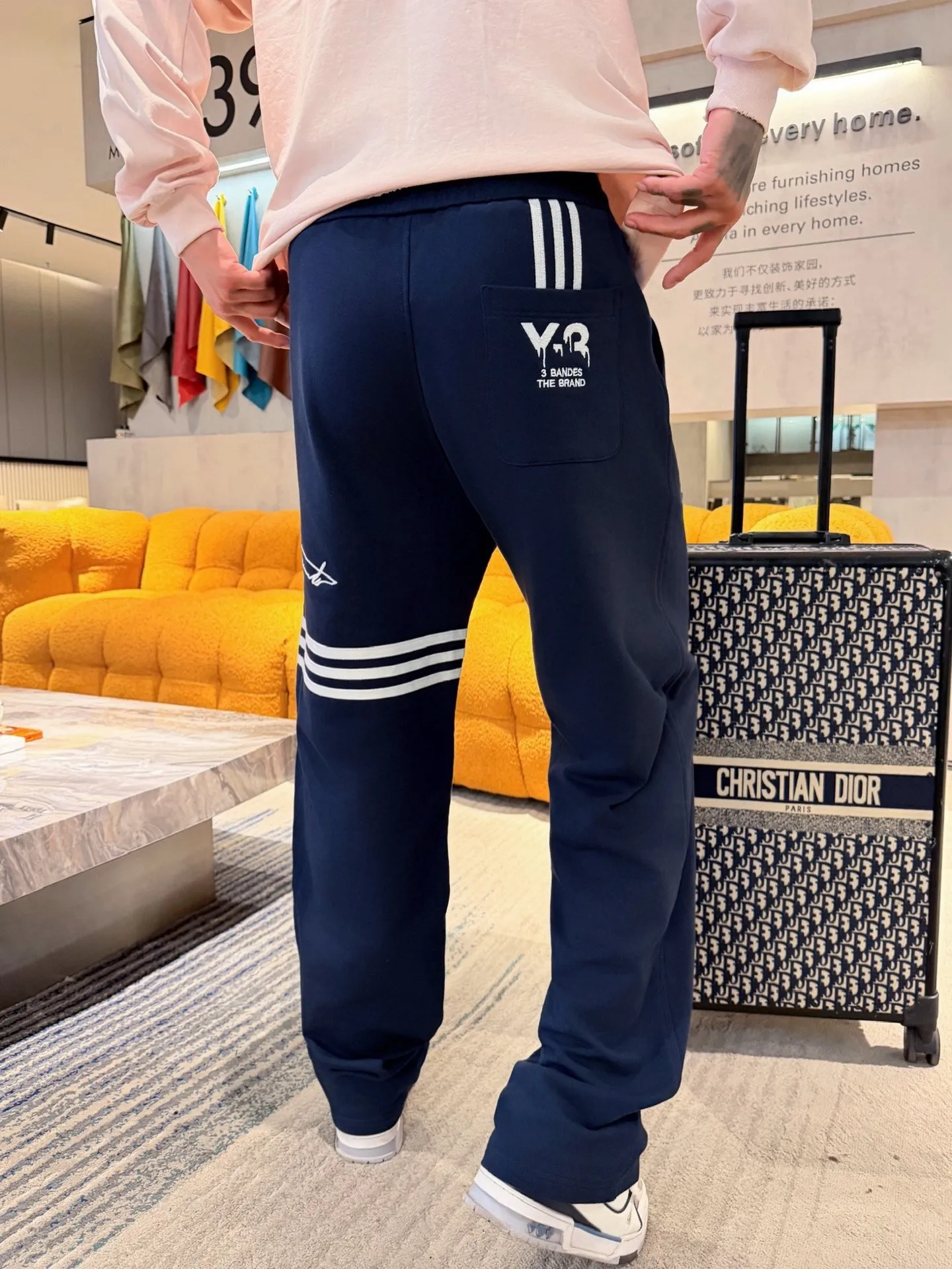 Y 3 [Higher version] The latest products for autumn and winter 2026, available at the counter simultaneously, original goods, fashionable casual trousers and casual pants, using imported original fabrics, top-grade embroidery 🪡 craft letter pattern logo, original hardware accessories decoration, simple yet fashionable, fashionable and handsome upper body, Sizes: M-3XL