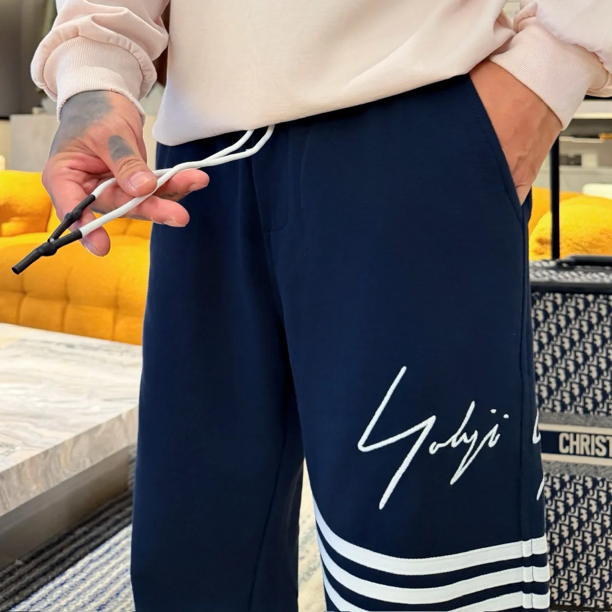 Y 3 [Higher version] The latest products for autumn and winter 2026, available at the counter simultaneously, original goods, fashionable casual trousers and casual pants, using imported original fabrics, top-grade embroidery 🪡 craft letter pattern logo, original hardware accessories decoration, simple yet fashionable, fashionable and handsome upper body, Sizes: M-3XL