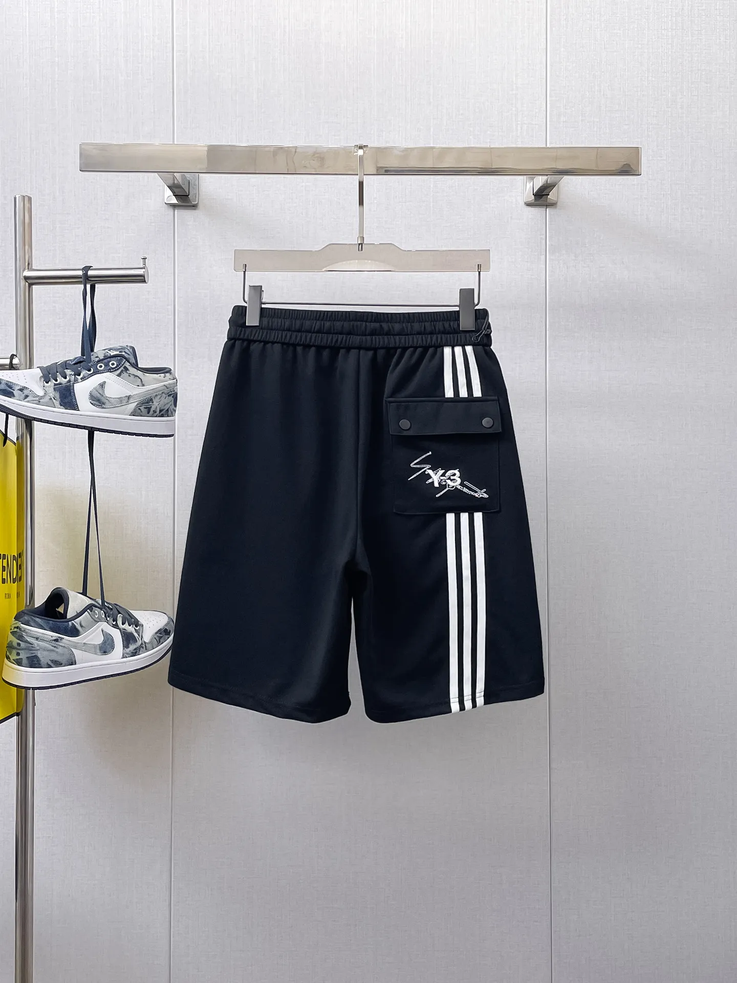 Y 3 Complete three standards 2026 summer New Arrival men's casual shorts, advanced custom-made Breathable fabric Breathable fabric with high elasticity and comfort, impeccable details, top-grade accessories, original logo design concept, delicate and soft feel! The upper body shape is awesome! Size: M-XXXL Please state your height and weight when ordering
