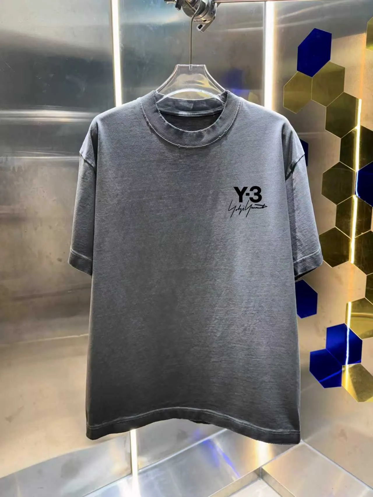 Y 3*Yamamoto*Yoji 2026 Spring and Summer New Arrival Simple signature letter printing technology Y-3 Washed and worn Round neck short-sleeved T-shirt Men and women Same Style Tag Collar label Washed mark Complete with three labels Color: Washed black Washed white Washed gray Brown Size: S M L XL XXL