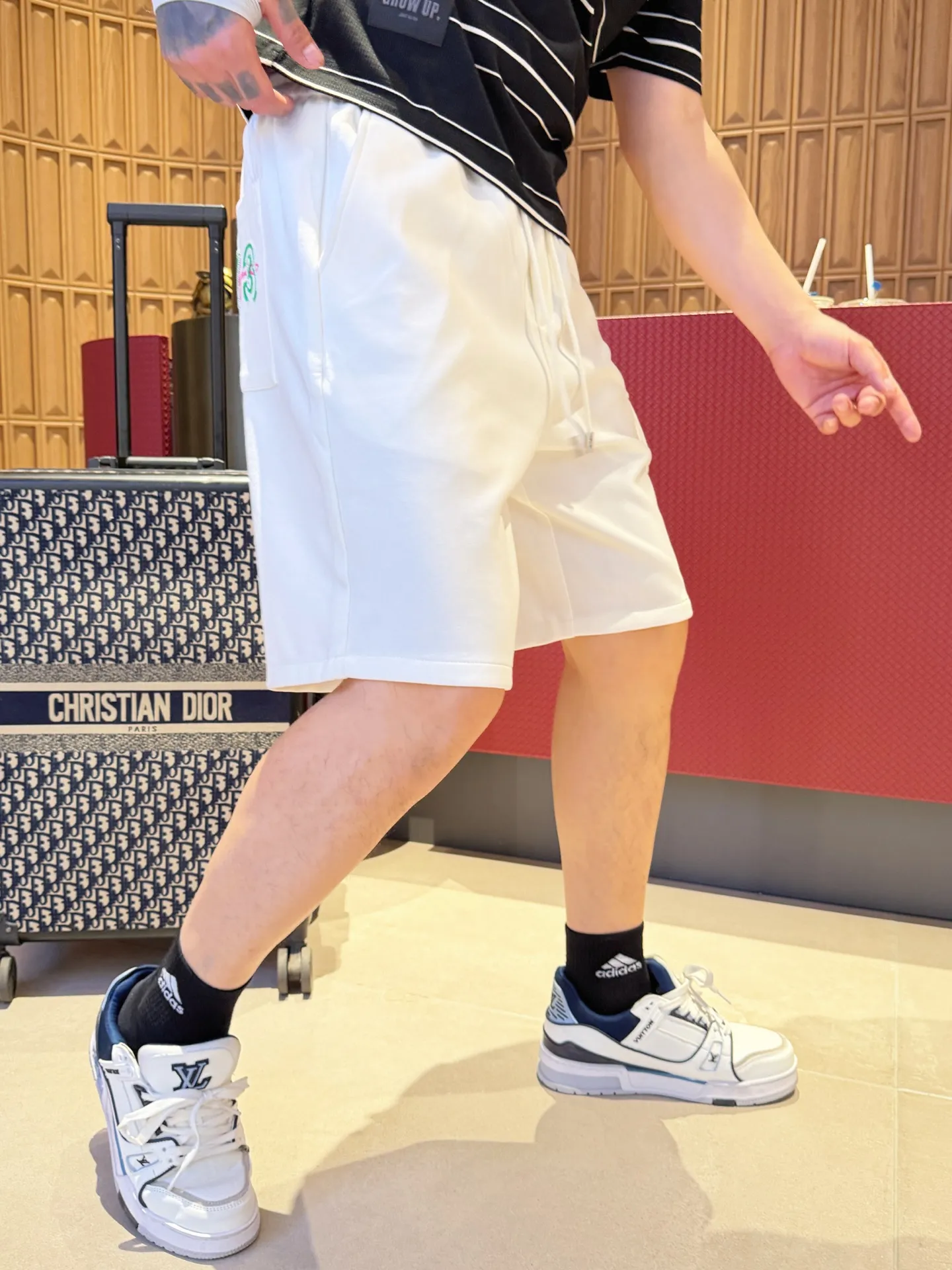 Y 3 Complete three standards 2026 summer New Arrival men's casual shorts, advanced custom-made Breathable fabric Breathable fabric with high elasticity and comfort, impeccable details, top-grade accessories, original logo design concept, delicate and soft feel! The upper body fit is awesome! Size: M-XXXL Please state your height and weight when ordering