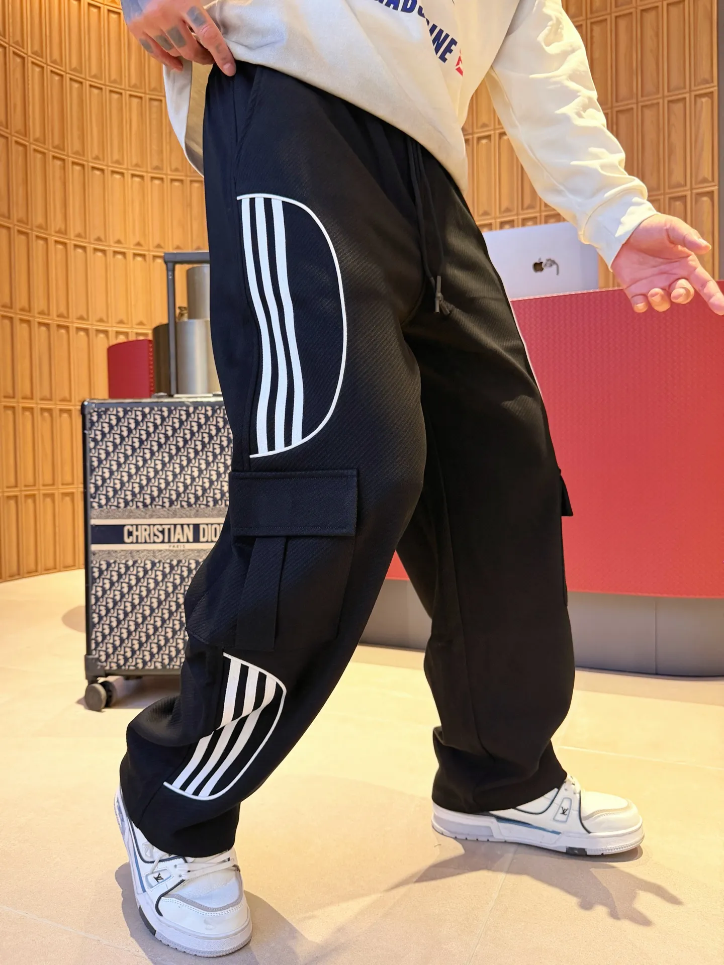 Y 3 [Higher version] The latest products for autumn and winter 2026, available at the counter simultaneously, original goods, fashionable casual trousers and casual pants, using imported original fabrics, top-grade embroidery 🪡 craft letter pattern logo, original hardware accessories decoration, simple yet fashionable, fashionable and handsome upper body, Sizes: M-3XL
