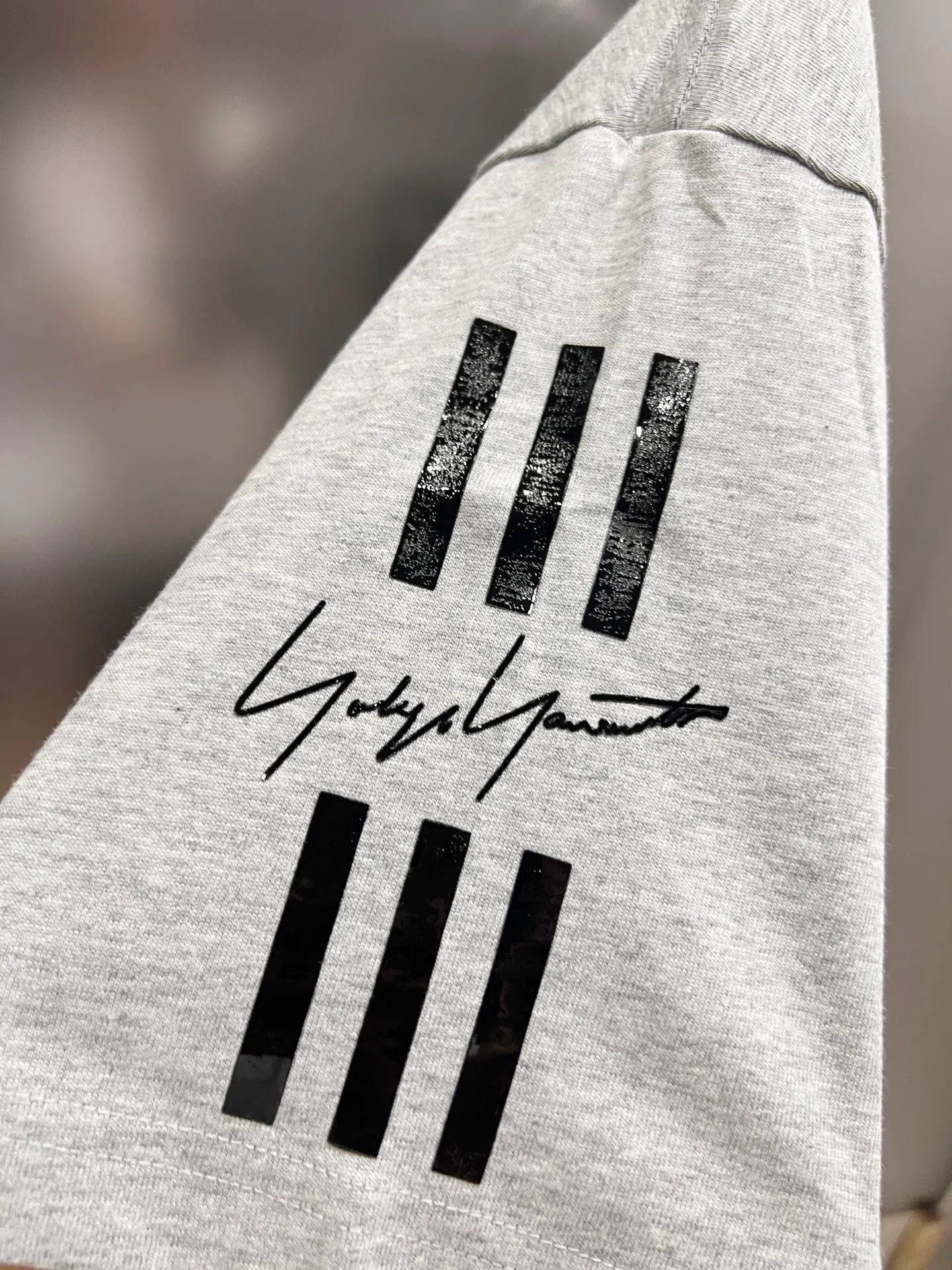 Y 3*Yamamoto*Yoji 2026 Spring and Summer New Arrival Simple signature letter three-dimensional craftsmanship Y-3 Customized double yarn plain cotton fabric Short-sleeved T-shirt Men and women Same Style Loose version Size S M L XL XXL Five sizes Black White Gray Yingguang Green