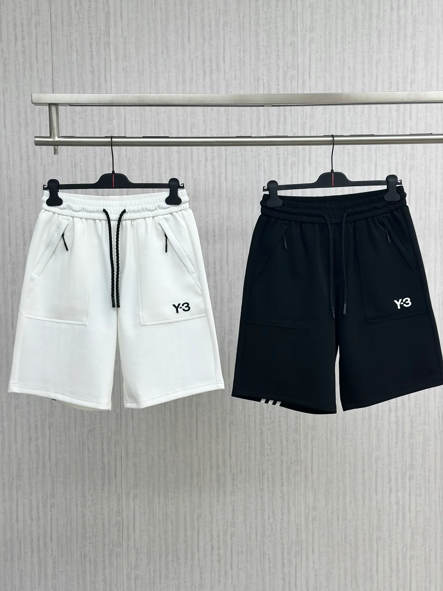 Y 3 2026 Summer New Arrival men's casual shorts, advanced custom fabrics, Breathable comfort, impeccable details, top accessories, original logo design concept, delicate and soft feel! The upper body fit is awesome! Size: M-XXXL Please state your height and weight when ordering