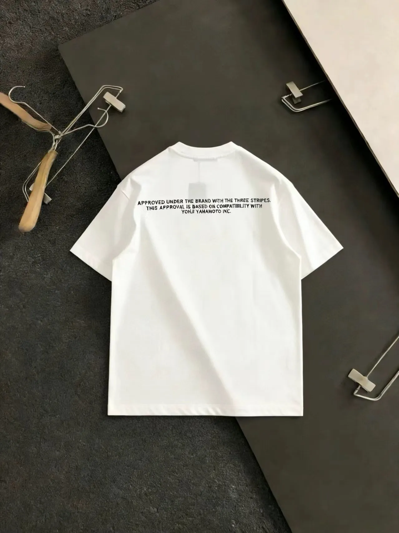 Y-3 2026 Spring and Summer New Arrival round neck loose casual short-sleeved T-shirt with simple letter printing, full of fashion. The heavyweight pure cotton fabric is comfortable, breathable and not easy to deform. It goes without saying that the workmanship is exquisite, the loose fit is casual and casual, and the casual Versatile is not fussy. Color: black, white Fabric: 100% cotton Sizes: M-XXXL