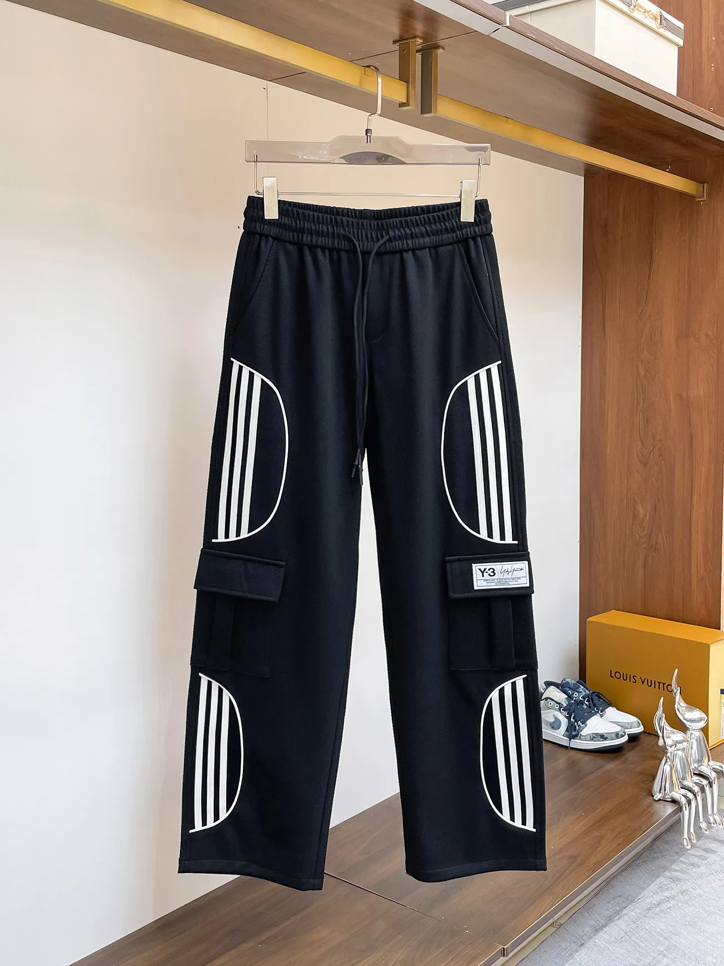 Y 3 [Higher version] The latest products for autumn and winter 2026, available at the counter simultaneously, original goods, fashionable casual trousers and casual pants, using imported original fabrics, top-grade embroidery 🪡 craft letter pattern logo, original hardware accessories decoration, simple yet fashionable, fashionable and handsome upper body, Sizes: M-3XL