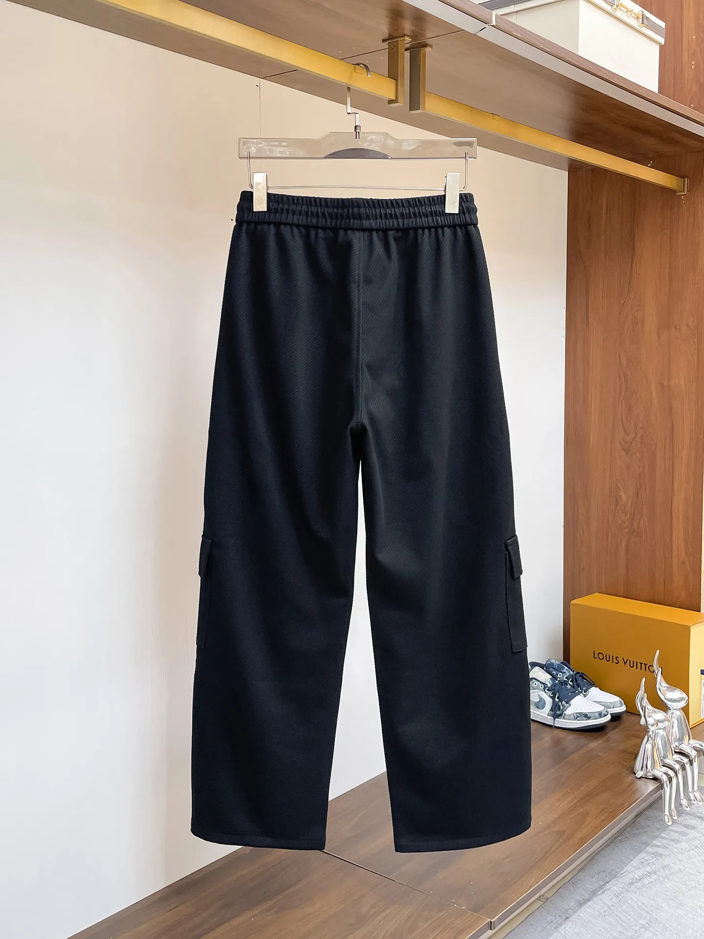 Y 3 [Higher version] The latest products for autumn and winter 2026, available at the counter simultaneously, original goods, fashionable casual trousers and casual pants, using imported original fabrics, top-grade embroidery 🪡 craft letter pattern logo, original hardware accessories decoration, simple yet fashionable, fashionable and handsome upper body, Sizes: M-3XL
