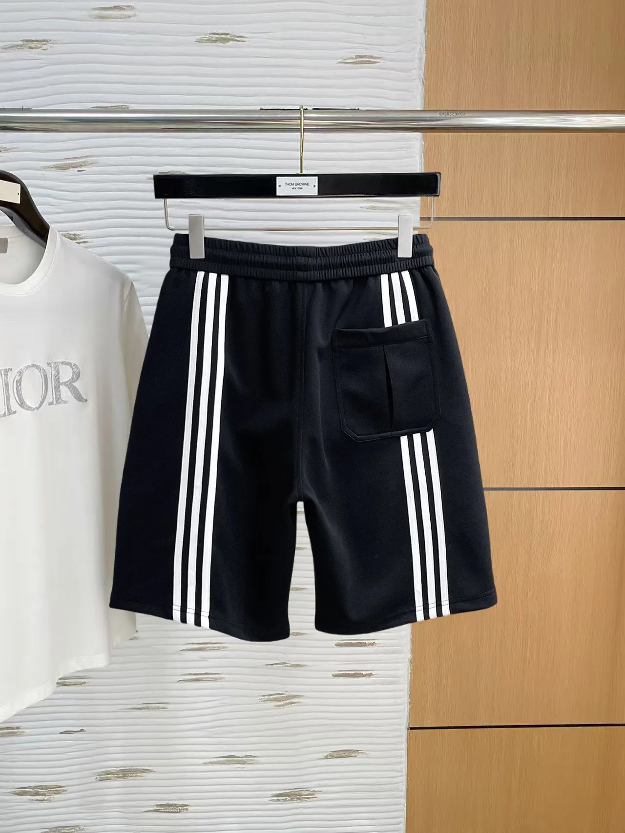 Y 3 Complete three standards 2026 summer New Arrival men's casual shorts, advanced custom-made Breathable fabric Breathable fabric with high elasticity and comfort, impeccable details, top-grade accessories, original logo design concept, delicate and soft feel! The upper body fit is awesome! Size: M-XXXL Please state your height and weight when ordering