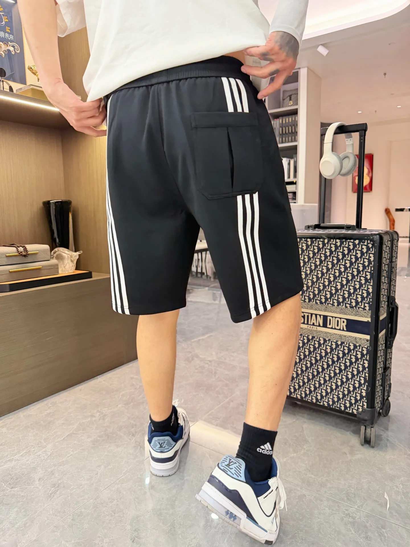 Y 3 Complete three standards 2026 summer New Arrival men's casual shorts, advanced custom-made Breathable fabric Breathable fabric with high elasticity and comfort, impeccable details, top-grade accessories, original logo design concept, delicate and soft feel! The upper body fit is awesome! Size: M-XXXL Please state your height and weight when ordering