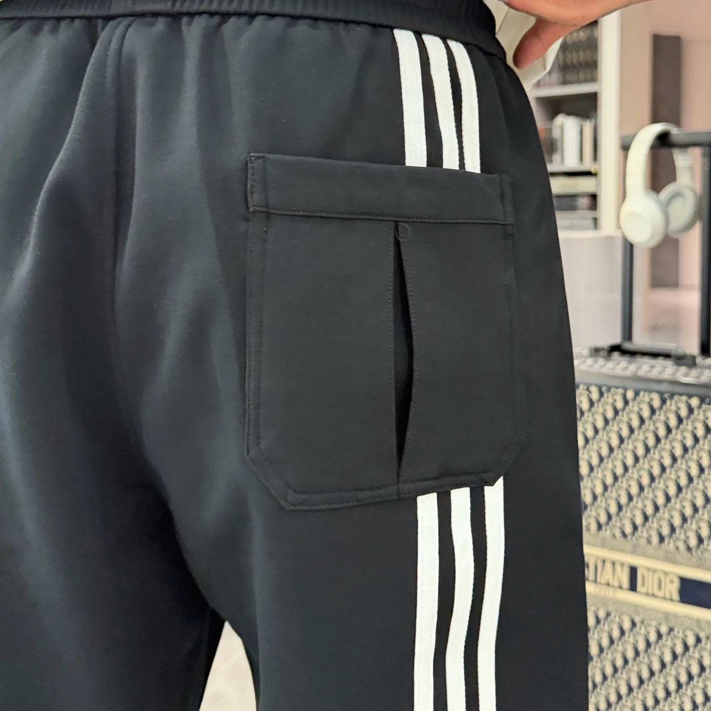Y 3 Complete three standards 2026 summer New Arrival men's casual shorts, advanced custom-made Breathable fabric Breathable fabric with high elasticity and comfort, impeccable details, top-grade accessories, original logo design concept, delicate and soft feel! The upper body fit is awesome! Size: M-XXXL Please state your height and weight when ordering