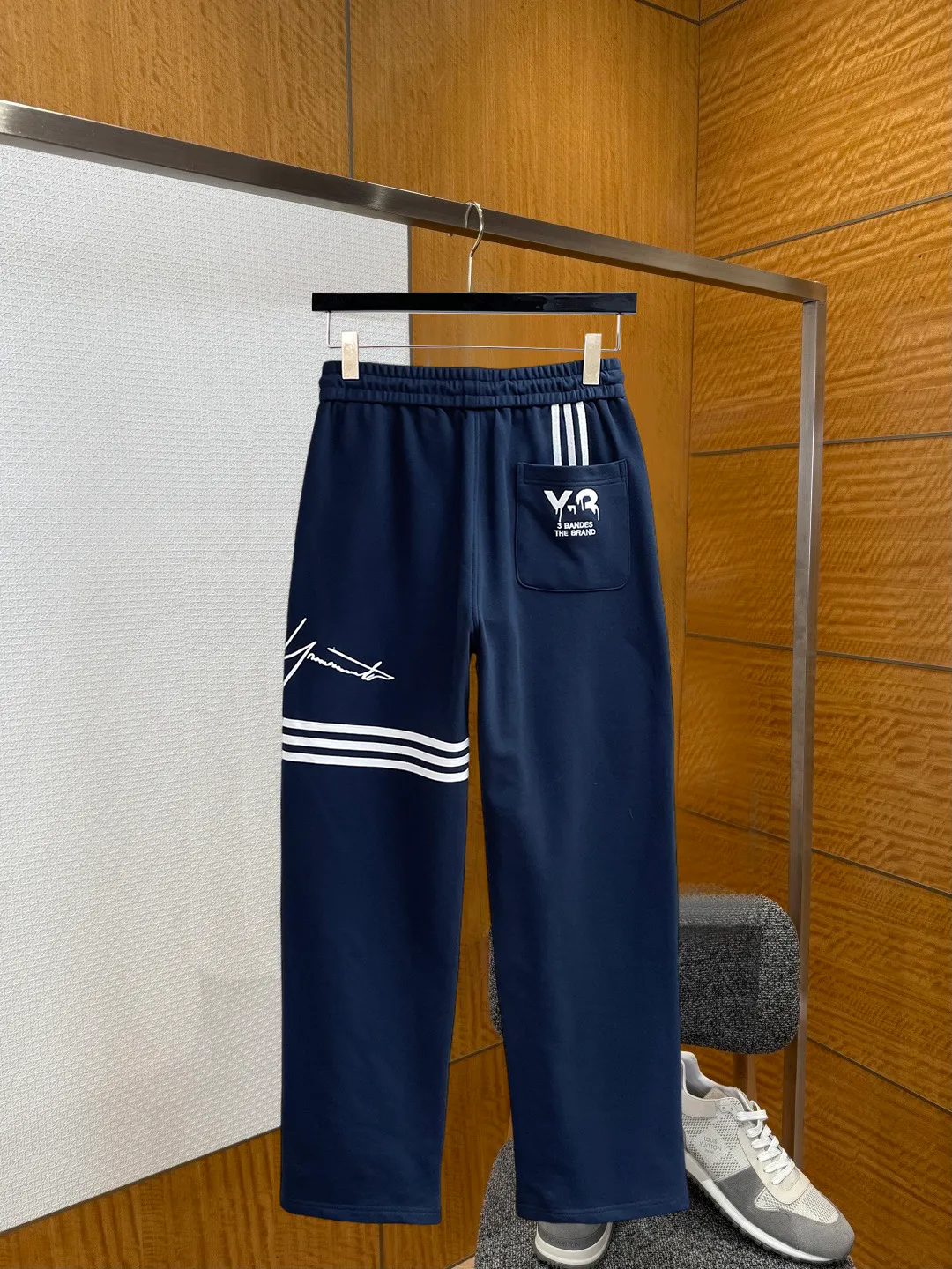 Y 3 [Higher version] The latest products for autumn and winter 2026, available at the counter simultaneously, original goods, fashionable casual trousers and casual pants, using imported original fabrics, top-grade embroidery 🪡 craft letter pattern logo, original hardware accessories decoration, simple yet fashionable, fashionable and handsome upper body, Sizes: M-3XL