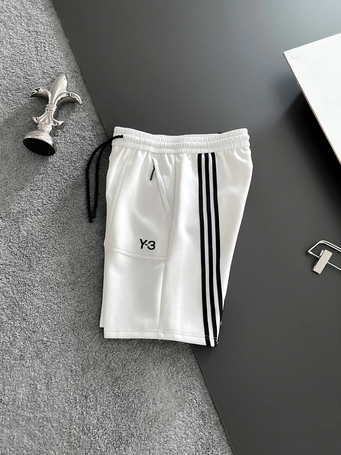 Y 3 Complete three standards 2026 summer New Arrival men's casual shorts, advanced custom-made Breathable fabric Breathable fabric with high elasticity and comfort, impeccable details, top-grade accessories, original logo design concept, delicate and soft feel! The upper body fit is awesome! Size: M-XXXL Please state your height and weight when ordering