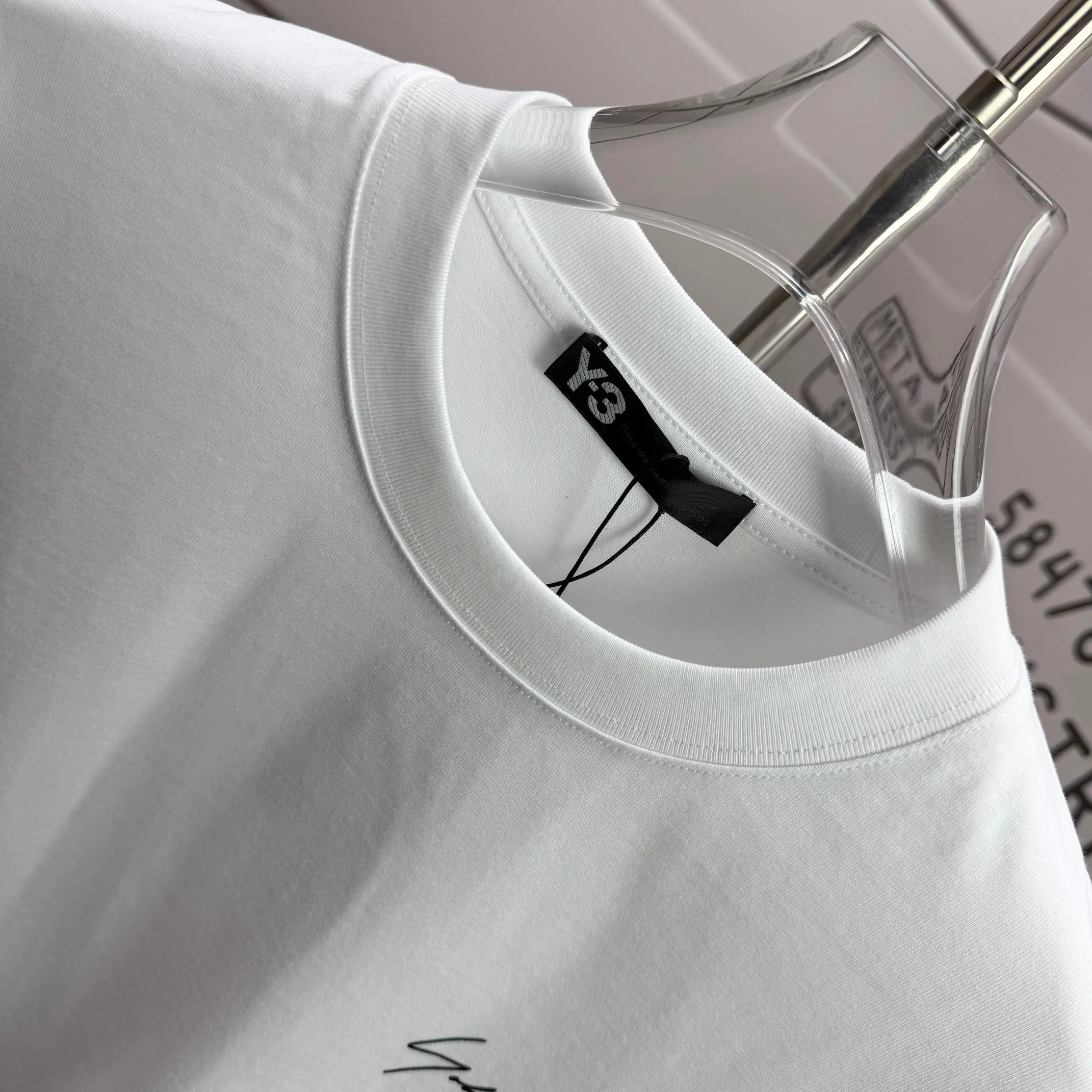 # 95 Y 3*Yamamoto*Yoji 2026 Spring and Summer New Arrival Simple signature letters three-dimensional flocking technology Y-3 Customized double yarn plain cotton fabric Short-sleeved T-shirt Men and women Same Style Color: Black White Size: S (90-130 pounds) M (120-150 pounds) L (140-165 pounds) XL (160-180 pounds) XXL (180 kilograms)