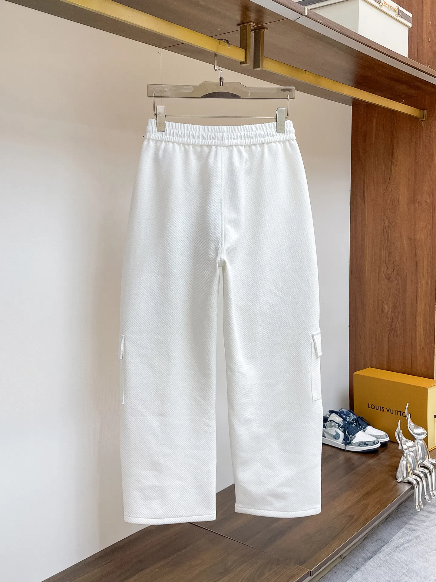 Y 3 [Higher version] The latest products for autumn and winter 2026, available at the counter simultaneously, original goods, fashionable casual trousers and casual pants, using imported original fabrics, top-grade embroidery 🪡 craft letter pattern logo, original hardware accessories decoration, simple yet fashionable, fashionable and handsome upper body, Sizes: M-3XL