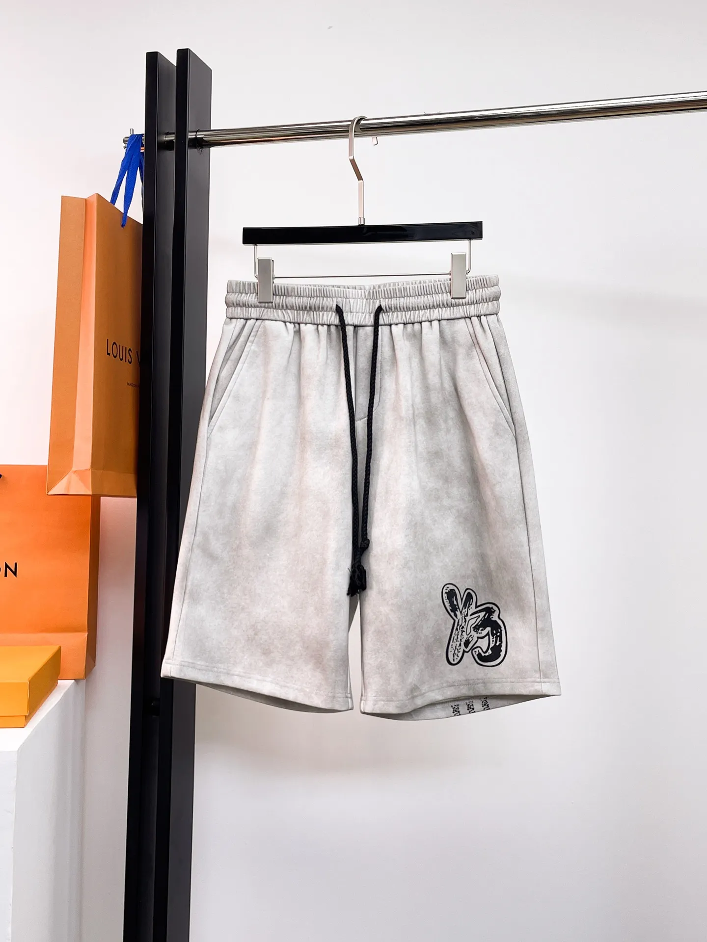 Y 3 Complete three standards 2026 summer New Arrival men's casual shorts, advanced custom-made Breathable fabric Breathable fabric with high elasticity and comfort, impeccable details, top-grade accessories, original logo design concept, delicate and soft feel! The upper body fit is awesome! Size: M-XXXL Please state your height and weight when ordering