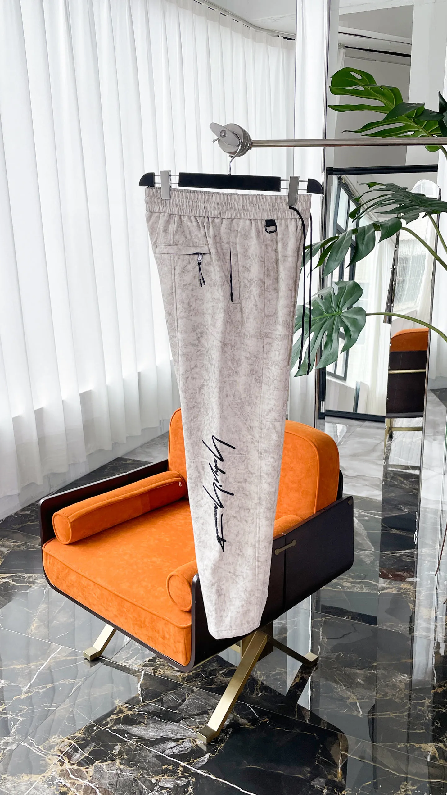 Y 3 [Higher version] The latest products for autumn and winter 2026, available at the counter simultaneously, original goods, fashionable casual trousers and casual pants, using imported original fabrics, top-grade embroidery 🪡 craft letter pattern logo, original hardware accessories decoration, simple yet fashionable, fashionable and handsome upper body, Sizes: M-3XL
