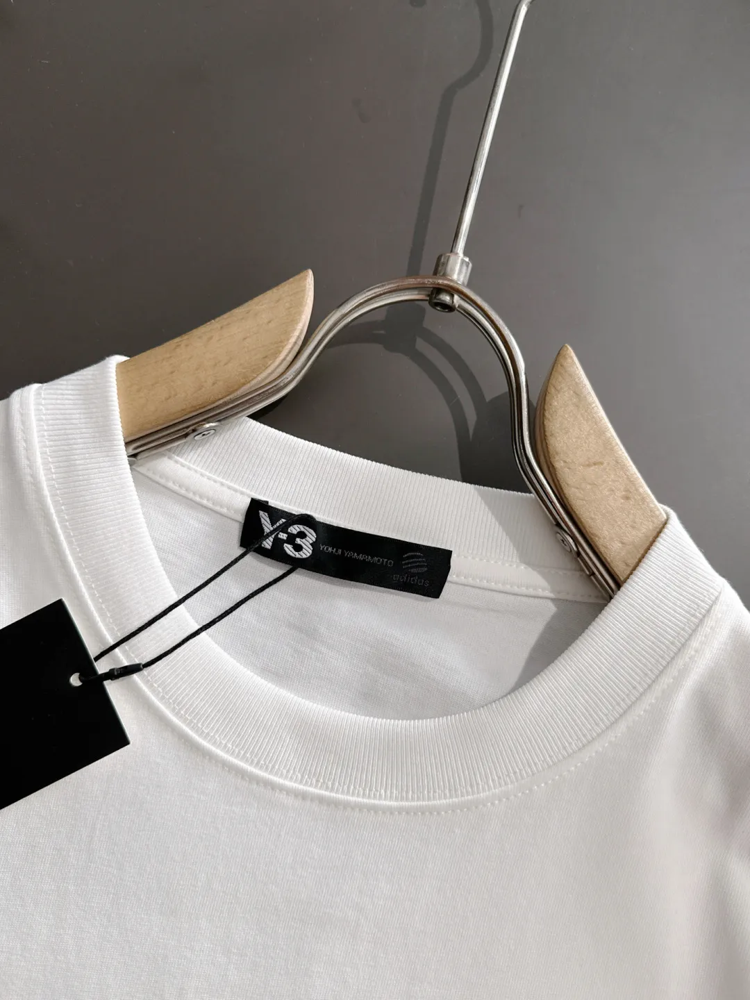 Y 3 2025SS Spring and Summer Newest Arrival round neck fashionable short-sleeved T-shirt, official website synchronization, counter g Salona fabric! Comfortable against the skin, durable and easy to wear, Classic simple logo design, meticulous original craftsmanship, a must-have item for handsome men Sizes S-XXL