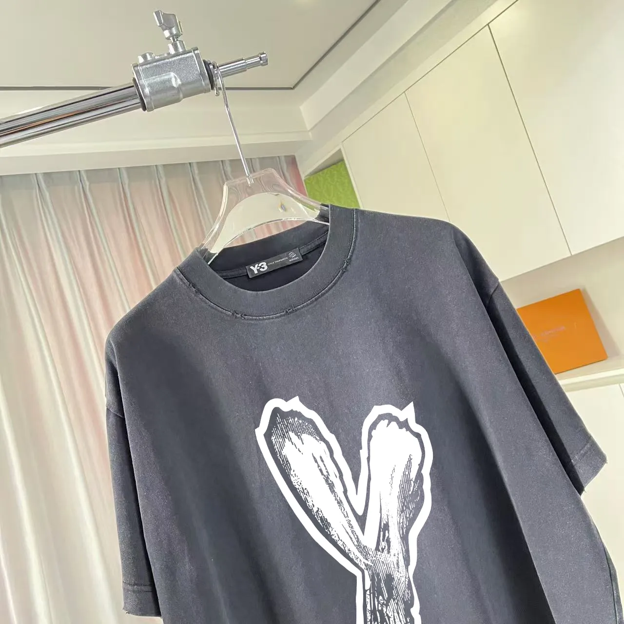 Y-3 2025 Summer New Arrival Washed gradient old and worn Personalized letter logo printing Short-sleeved T-shirt Customized fabric g Men and women Same Style Size: S M L XL XXL Five sizes Color: Black Gray Gradient black Gradient red