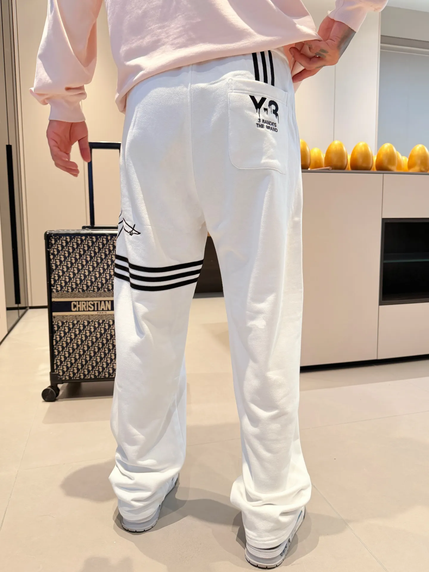 Y 3 [Higher version] The latest products for autumn and winter 2026, available at the counter simultaneously, original goods, fashionable casual trousers and casual pants, using imported original fabrics, top-grade embroidery 🪡 craft letter pattern logo, original hardware accessories decoration, simple yet fashionable, fashionable and handsome upper body, Sizes: M-3XL