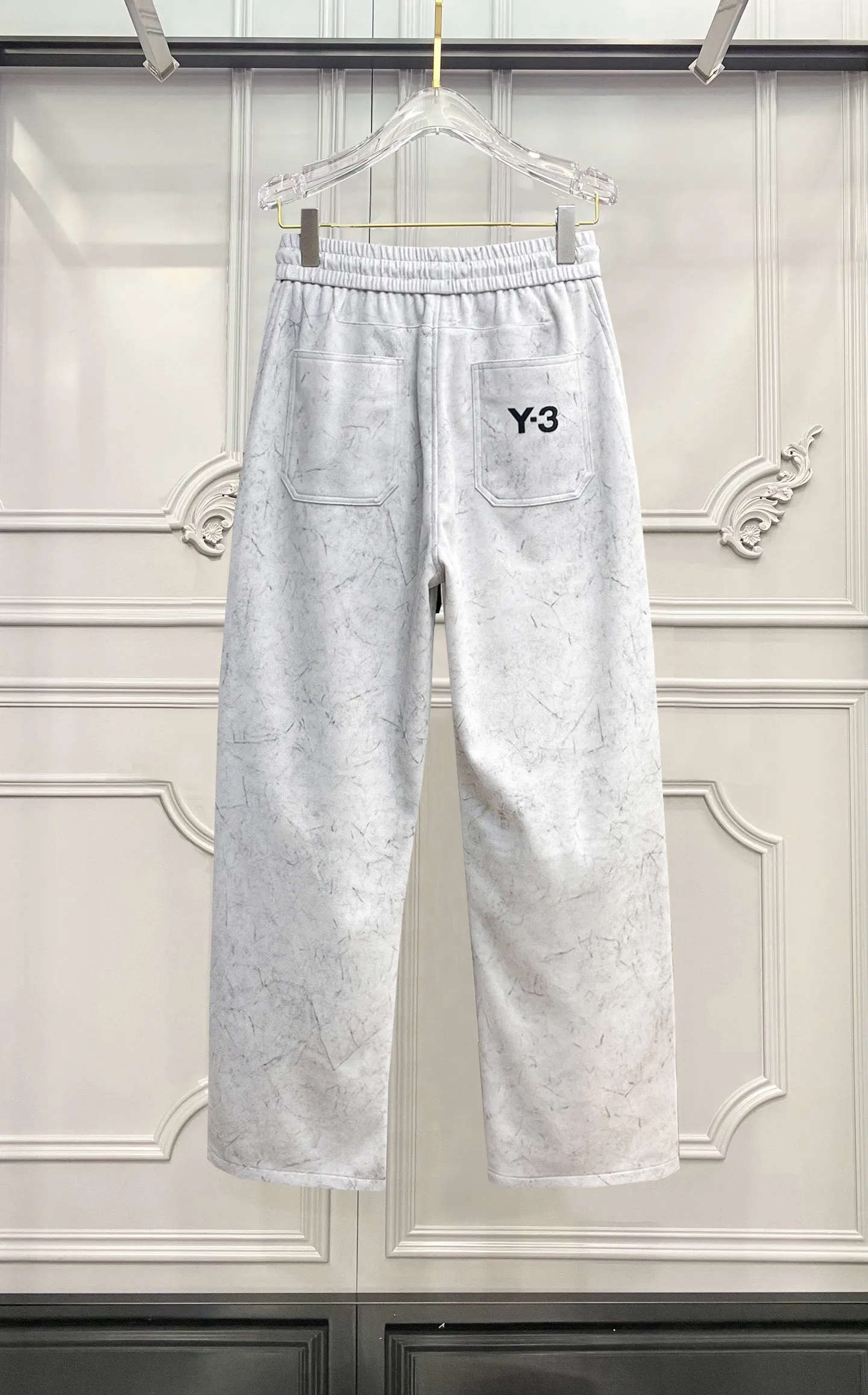 Y 3 🆕2026 Autumn and Winter New Arrival trousers and casual pants🎁 are on sale simultaneously on the official website. Brand Classic LOGO casual pants, customized fabrics, excellent comfort and strong touch. Highly recognisable, perfect appearance and craftsmanship. Size:M-3XL