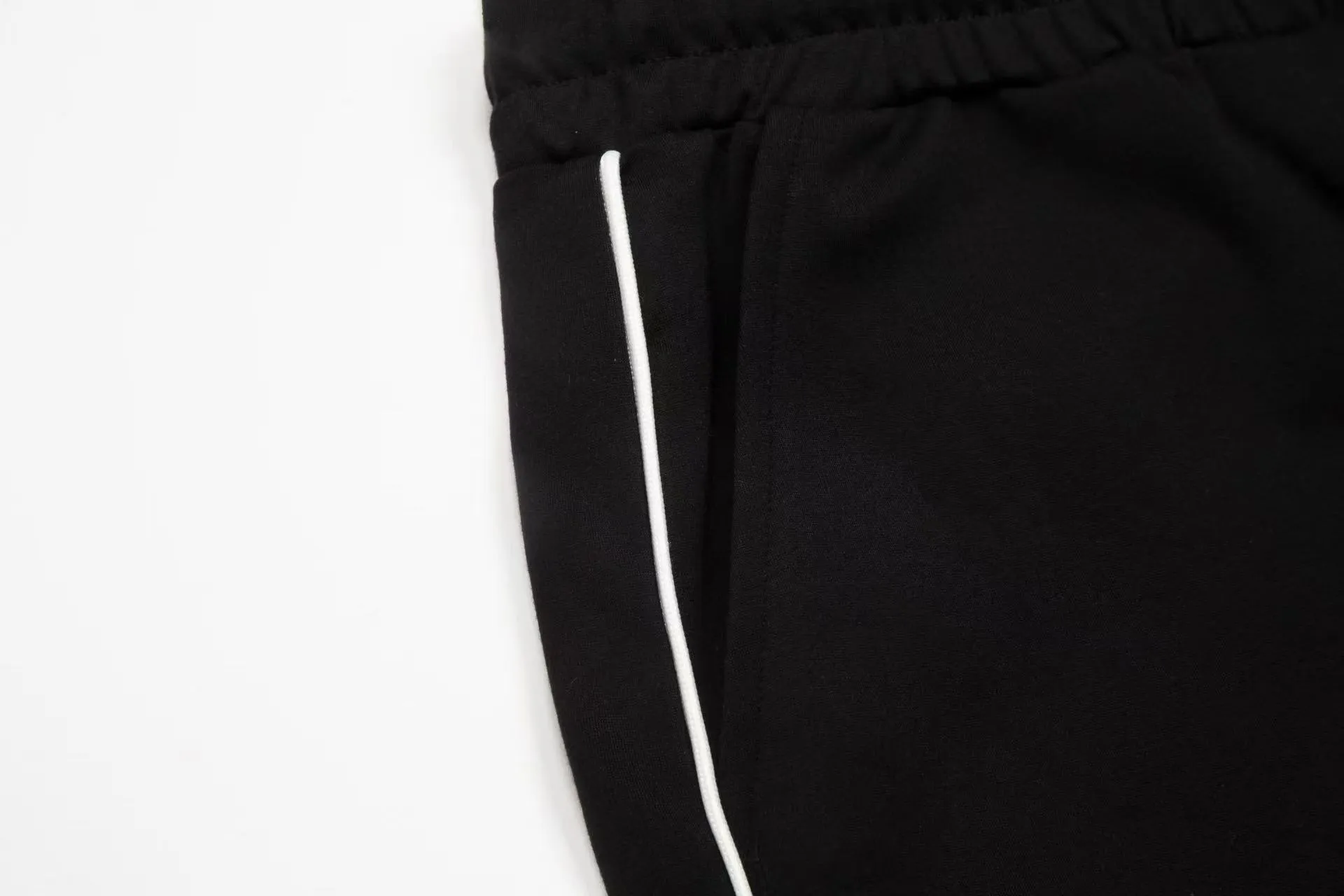 105 LULULEMON 1:1 1×1 Same Style logo OXS ：Black，White Size：XS-L