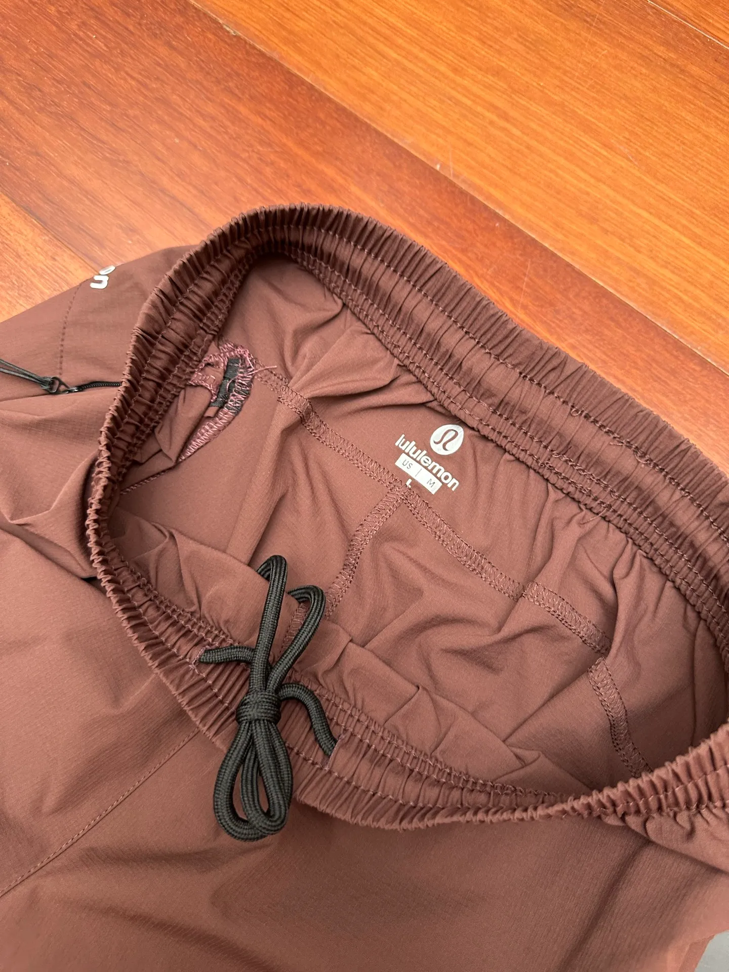 LULULEMON/ ， ， 。 ， ，Breathable， 。 ， ， ， 。 。 ， 。 ， 。 、 Logo ， 。 ， 。 ， 。 ， 。 ：Black， ， Size：M 3XL