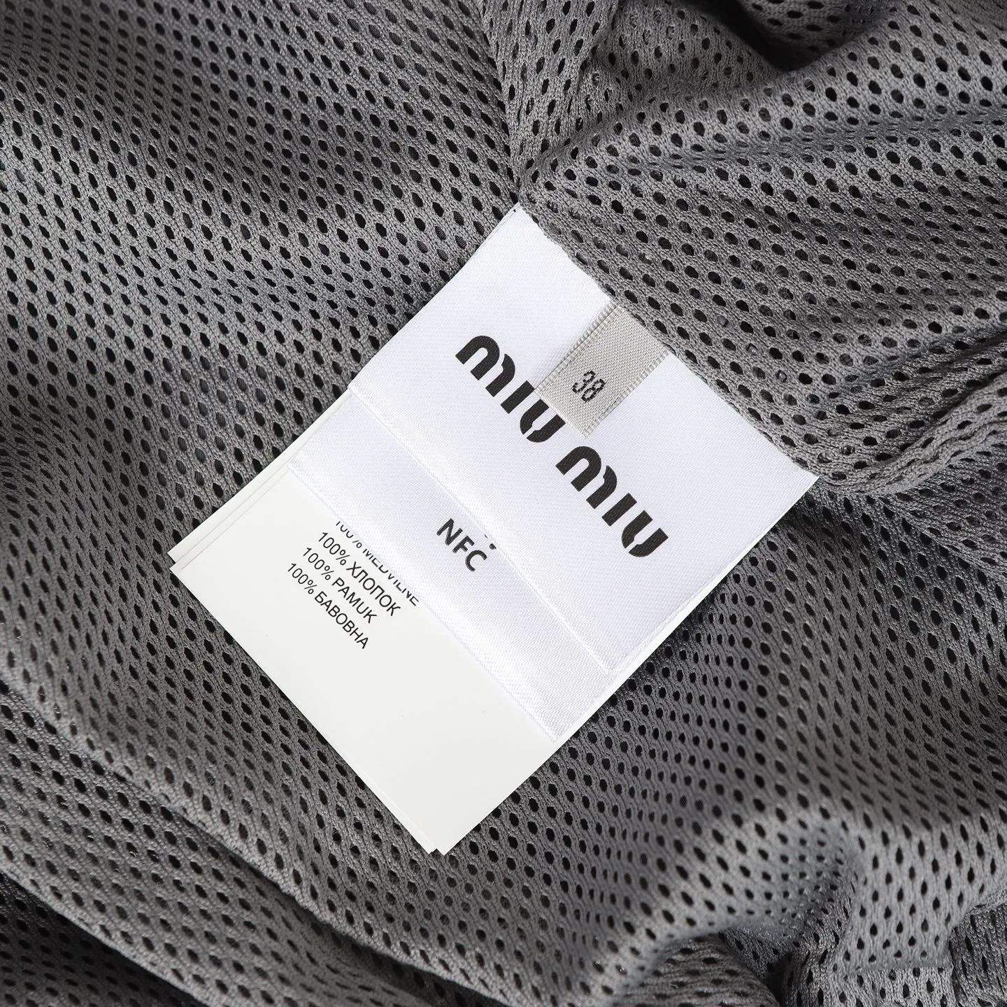 Miu Miu/ 25ss Classic miumiu White 1： “Miu Miu ” 2: 3: 4: ： 1:1 Miu Miu 1:1 Miu Miu 1:1 Miu Miu ： ：Black/Gray Size： 36 38 40 42
