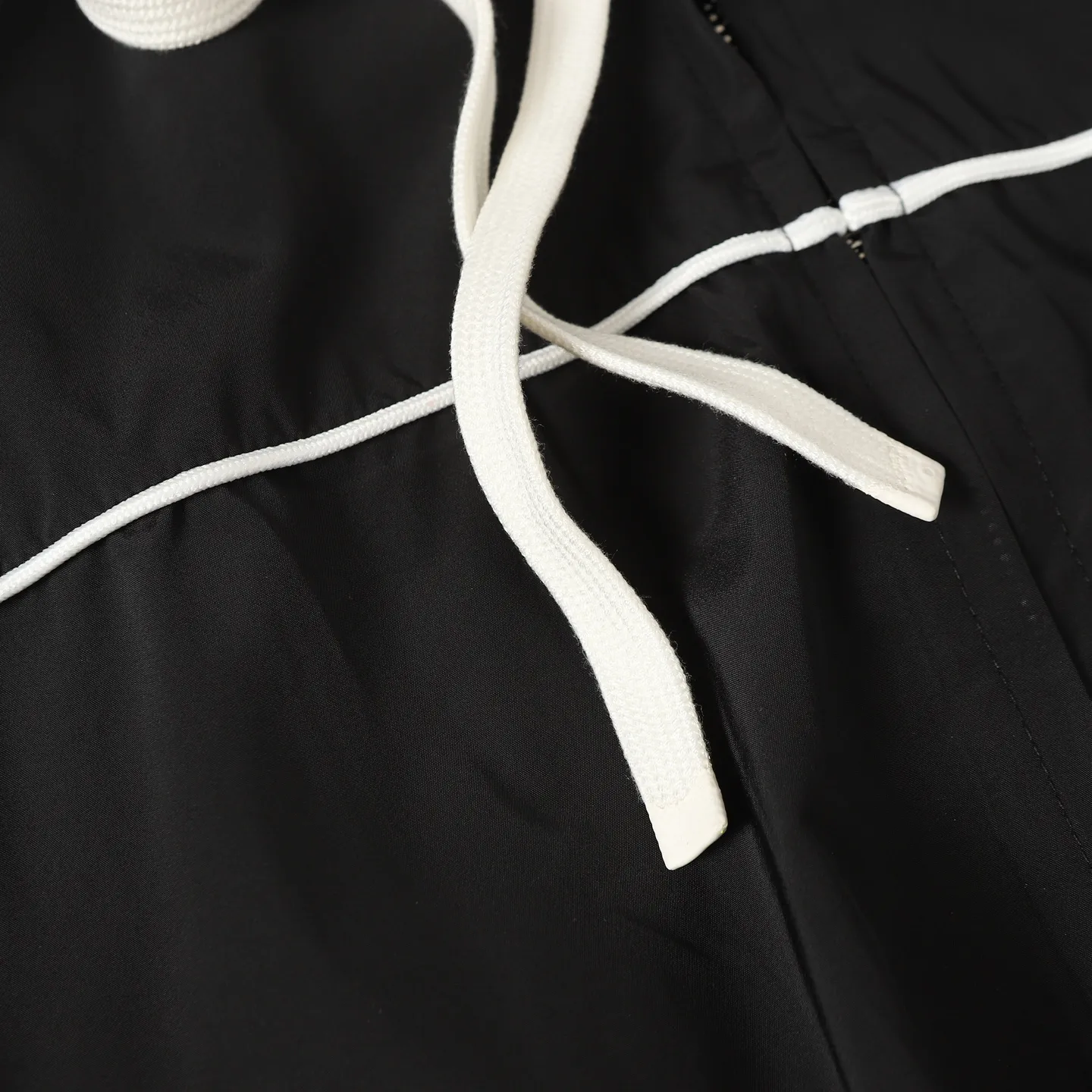 Miu Miu/ 25ss Classic miumiu White 1： “Miu Miu ” 2: 3: 4: ： 1:1 Miu Miu 1:1 Miu Miu 1:1 Miu Miu ： ：Black/Gray Size： 36 38 40 42