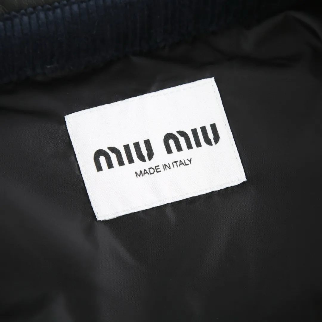 Miu Miu MIUMIU ， ， ， 。Classic ， 。90% ， —— ， 。 ， 。 ， 。 ： ， 。 5 ， 。 MIUMIU ， Size:46-48-50-52