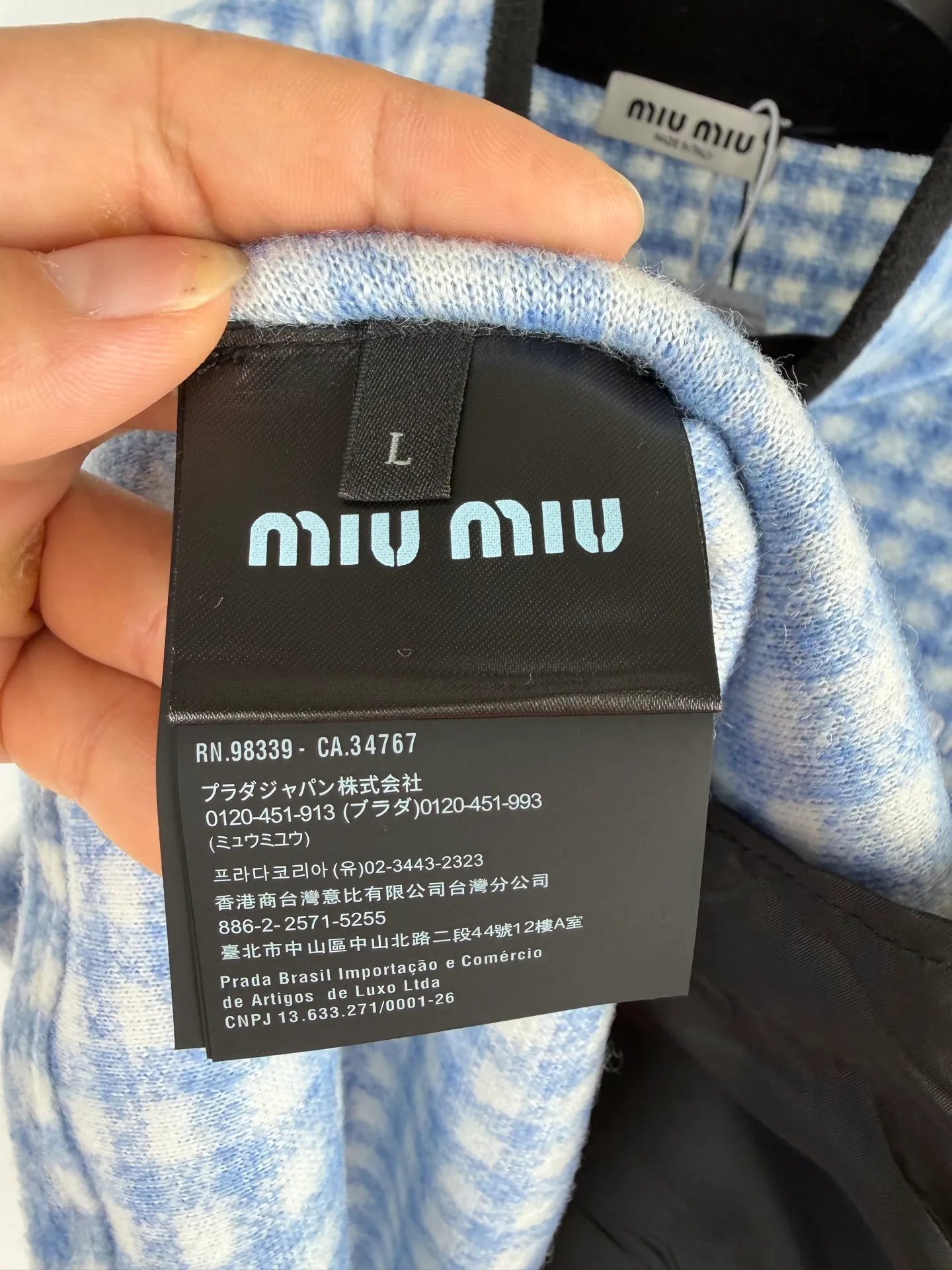 MIU MIU ： 40% ，60% 。 ： 100% 。 ： ， 。 ， 。 ： 3D ， ， 2600 。 Miu Miu ， Classic ， 。Oversize ， ， 。 Oversize . . . . . .0 . . ： 1：1 ： 1：1 ： 1：1 ： 1：1 ： 1：1 Size：S-M-L-XL ：