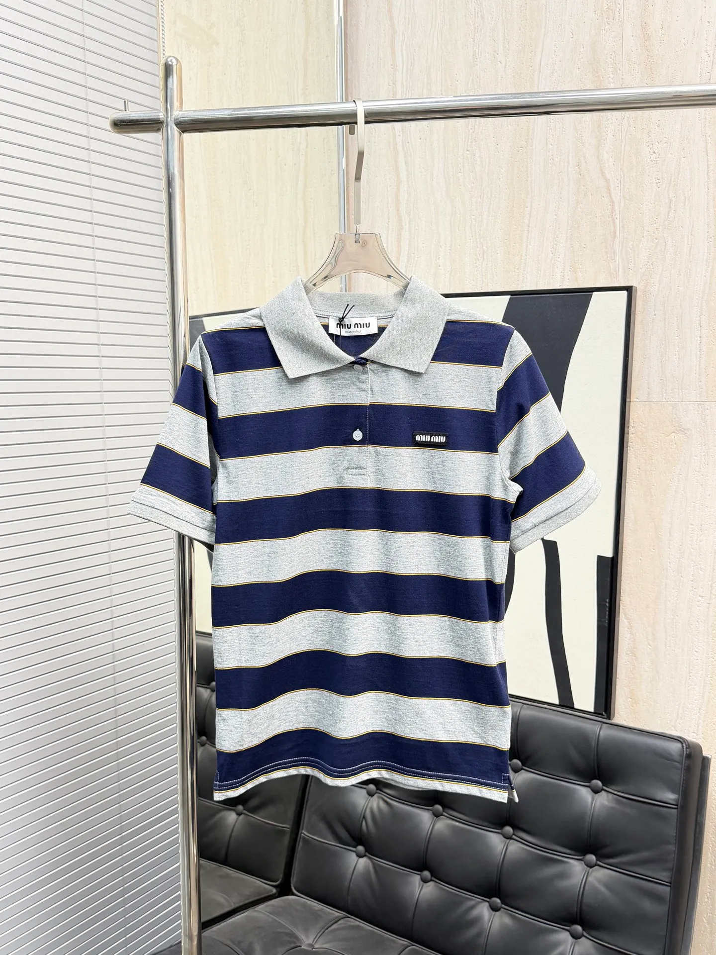 miumiu Classic Gray ， Polo ， 。 Sizes：S.M.L.