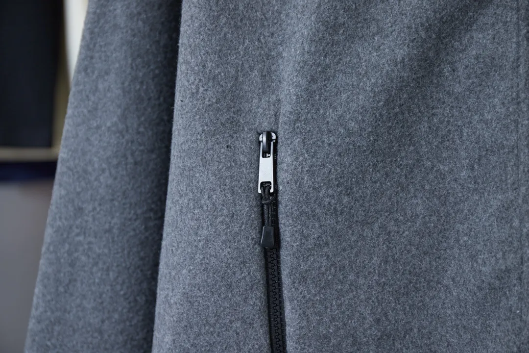 𝙈𝙞𝙪𝙈𝙞𝙪 Miu Miu 24FW · 69% 31% · · OS · · · · Premium · · ：Black/Gray Size：S/M/L