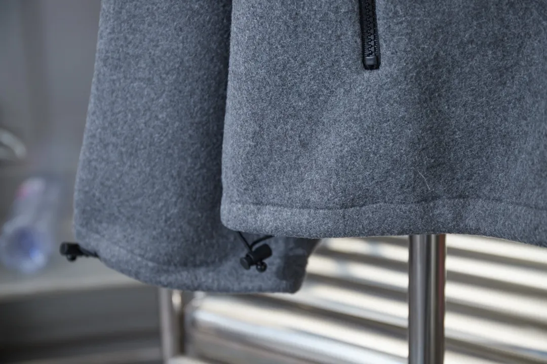 𝙈𝙞𝙪𝙈𝙞𝙪 Miu Miu 24FW · 69% 31% · · OS · · · · Premium · · ：Black/Gray Size：S/M/L