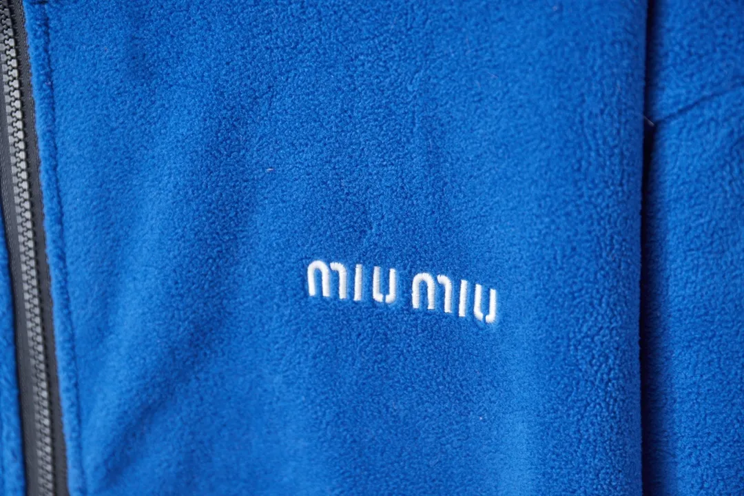 𝙈𝙞𝙪𝙈𝙞𝙪 Miu Miu 25FW · 69% 31% · · OS · · · · Premium · · ：Blue Size：S/M/L/XL