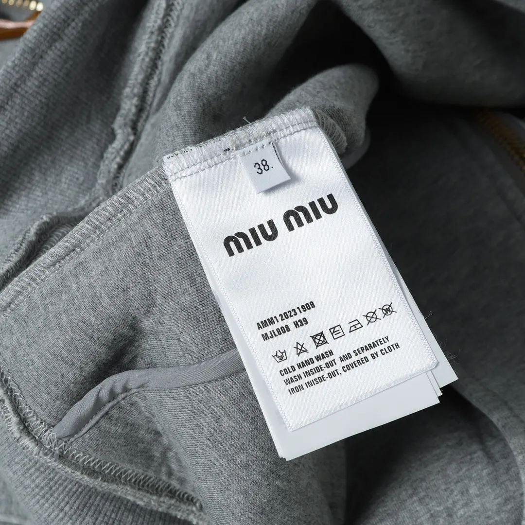 （ 1:1Original Quality) MIUMIU ✅ 24700 ， 420 Quality ， ， ， ， ， ， ， ， Size : 38 40 42 44