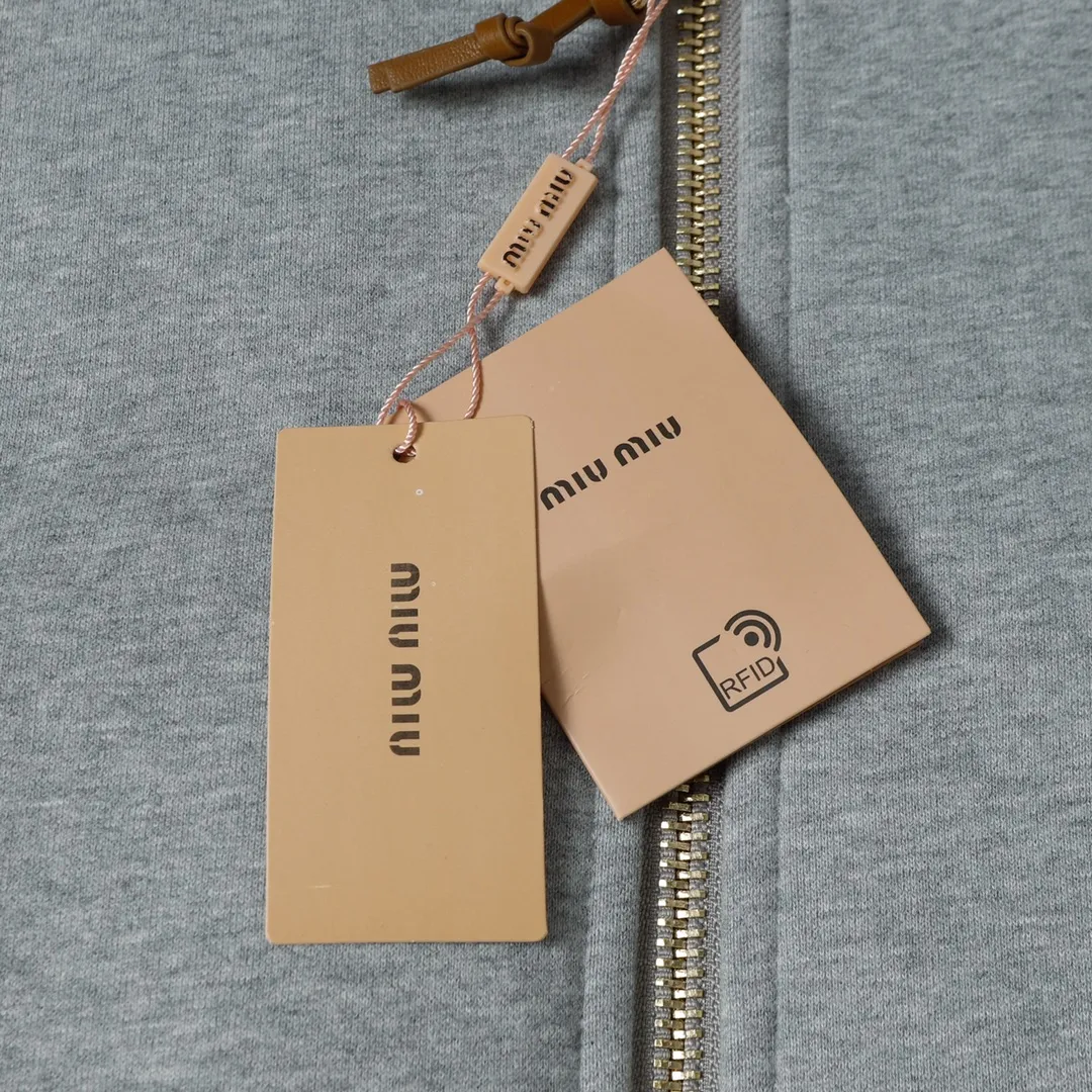 （ 1:1Original Quality) MIUMIU ✅ 24700 ， 420 Quality ， ， ， ， ， ， ， ， Size : 38 40 42 44