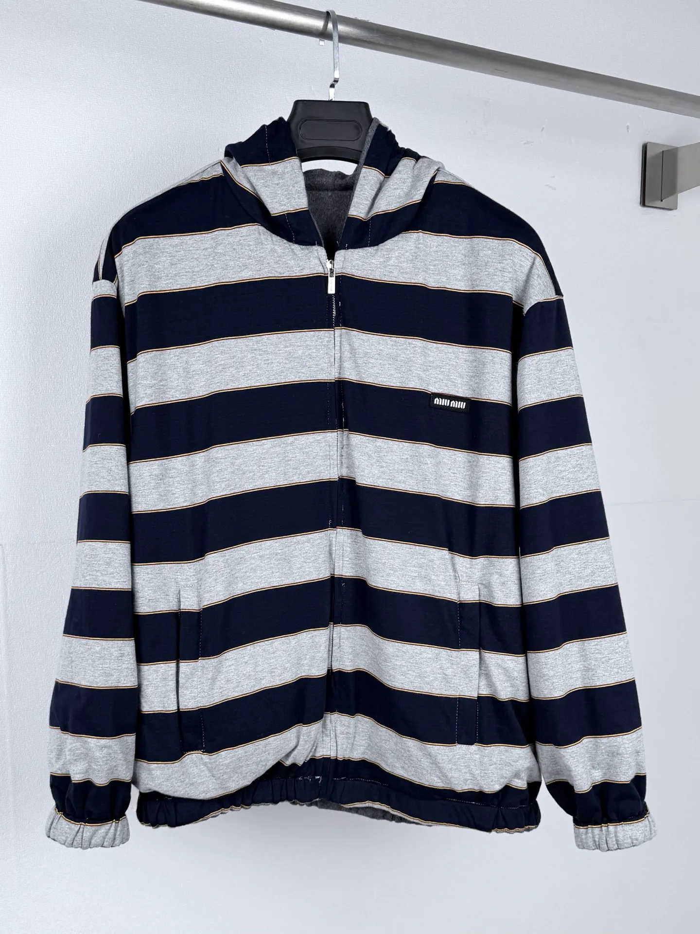 MIU MIU Navy Blue ， ， 、 。 Navy Blue ， ， 、 、 ， ， 。 ， 、 ， 、 、 。 ， ， ， 。 、 、 ， ， ， 。 ， ， ； 、 ， ， 、 。 ， ， ， 。 ， 。 ， ， 。 、 ， 。 Size：XS S M L