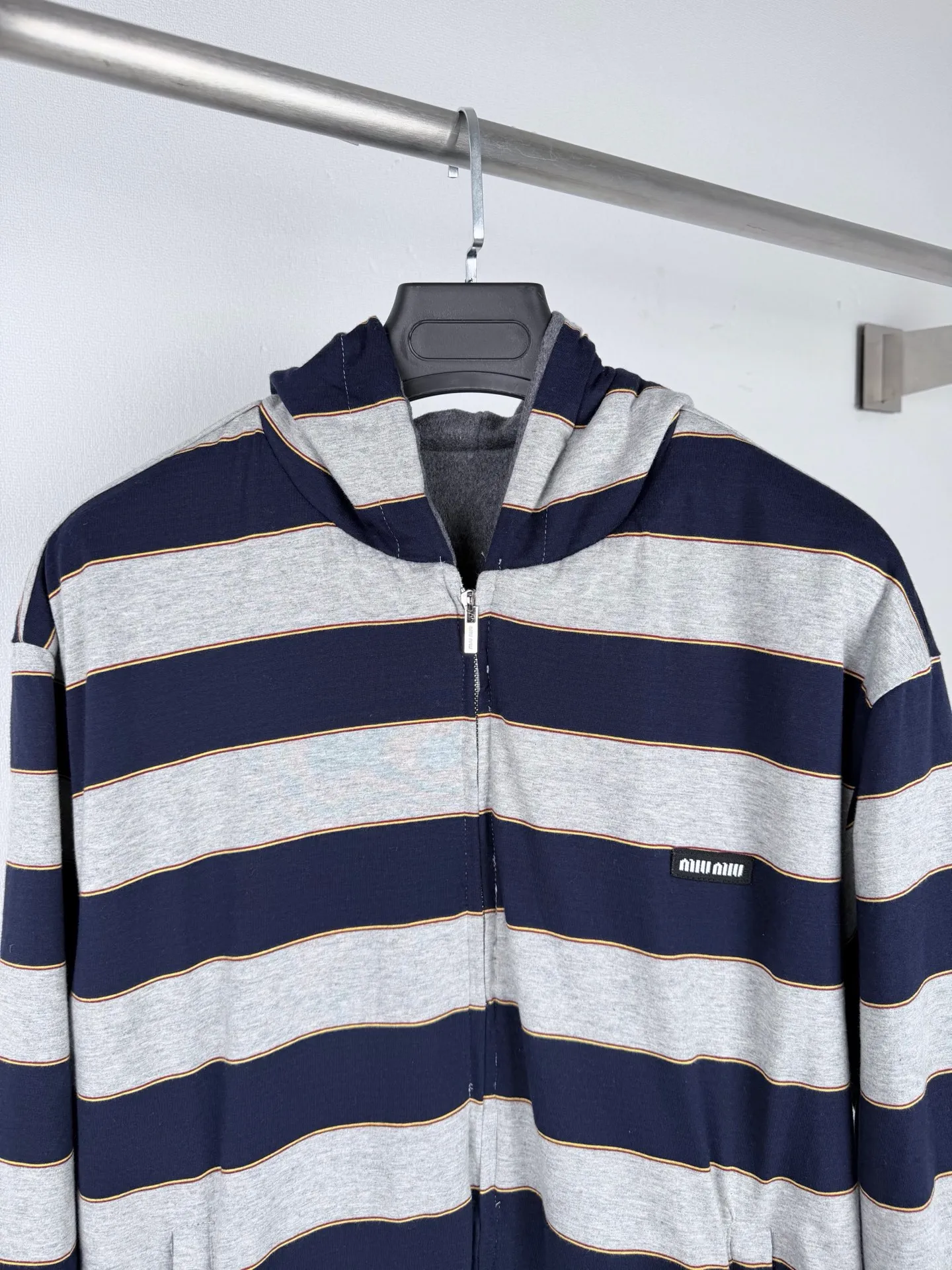 MIU MIU Navy Blue ， ， 、 。 Navy Blue ， ， 、 、 ， ， 。 ， 、 ， 、 、 。 ， ， ， 。 、 、 ， ， ， 。 ， ， ； 、 ， ， 、 。 ， ， ， 。 ， 。 ， ， 。 、 ， 。 Size：XS S M L