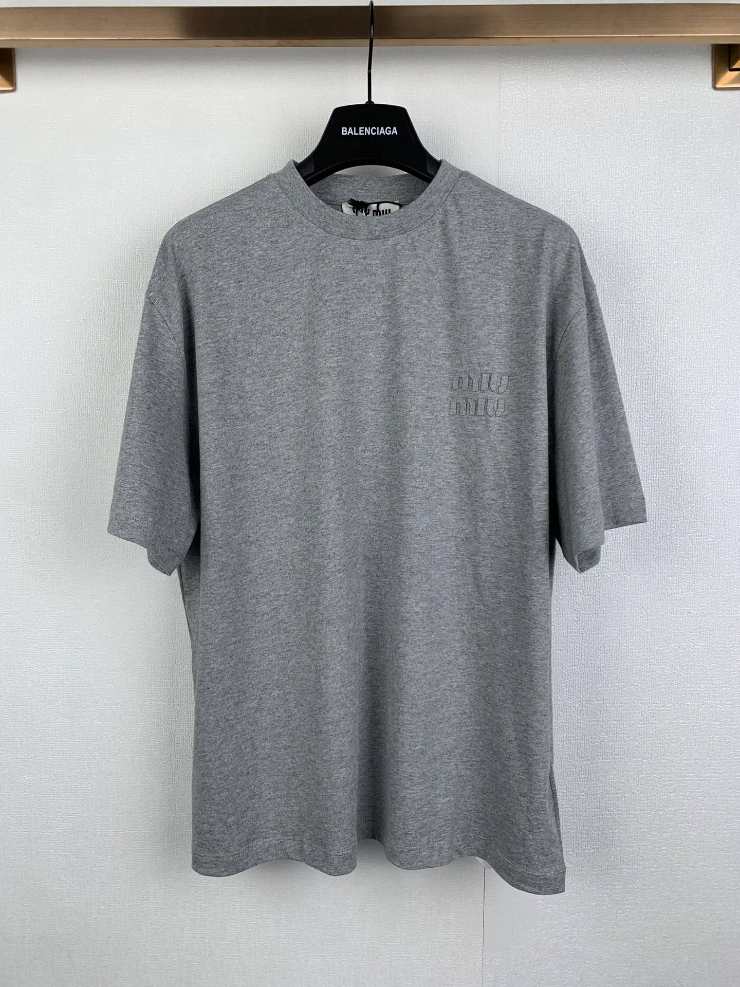 MIU MIU Classic LOGO T Authentic 5350 ，21 ，1*1 ， ， ， 1：1 ， Size：S M L XL