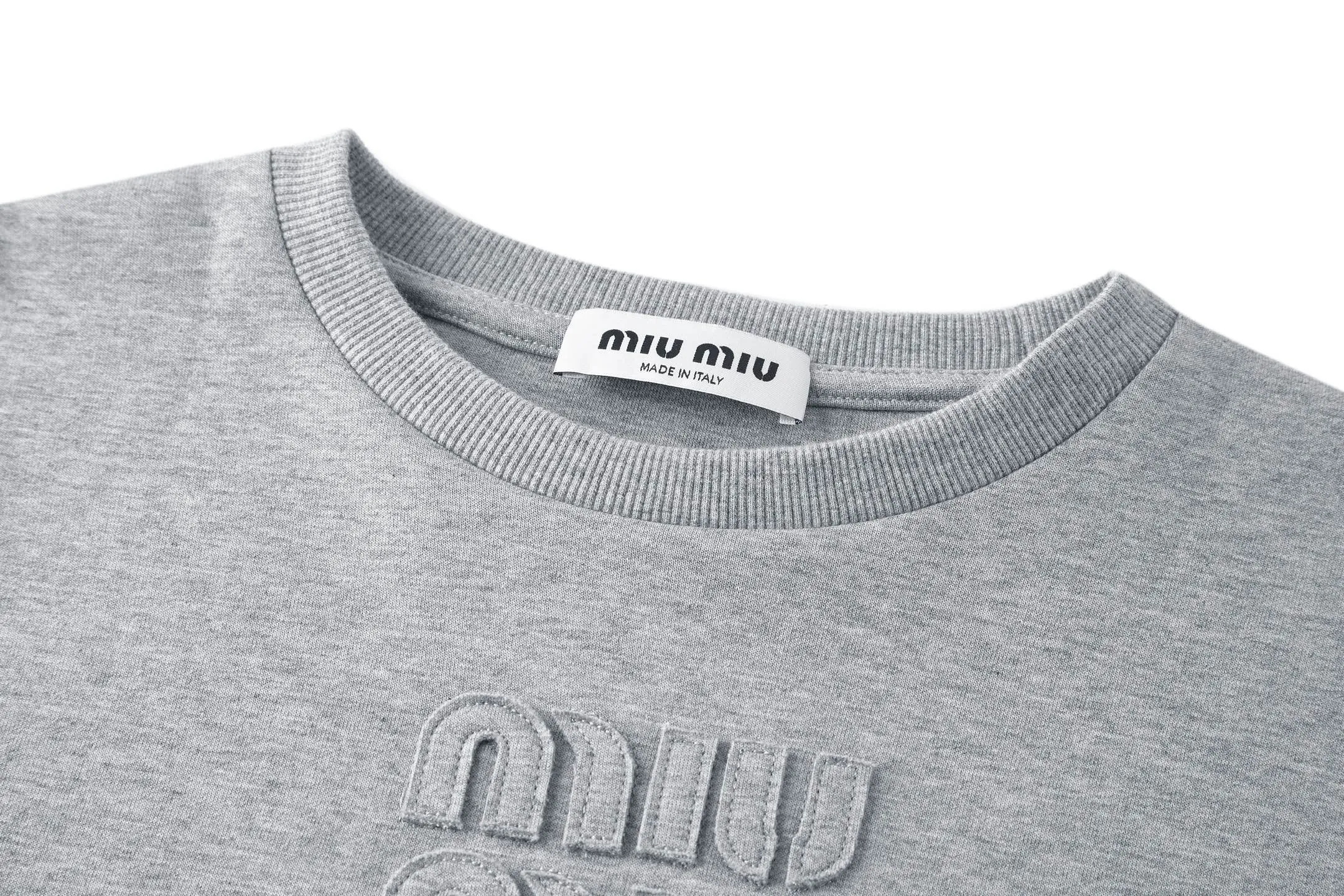 Miu Miu （Gray） 320 ， 2*2 。 Miu Miu ， 。 。 T Miu Miu ， 。Oversize 。 Size:S-M-L-XL