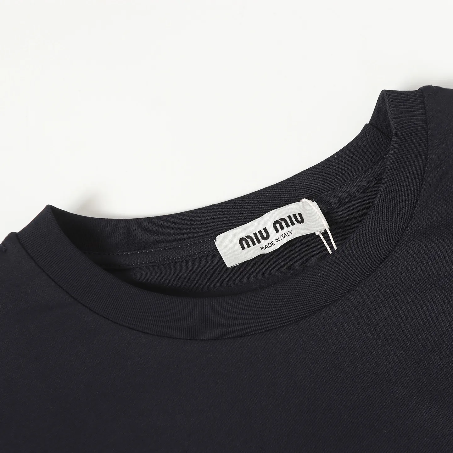 Miu Miu 24S 185g ， 32S 220g ， 32S 340g 。 ， ， 、 。 ， ， ， Breathable ， 。 ， ， 。 Classic ， 。 ， ， ， 。 ， 。 、 ， 。 ， 。 Size:S/M/L/XL