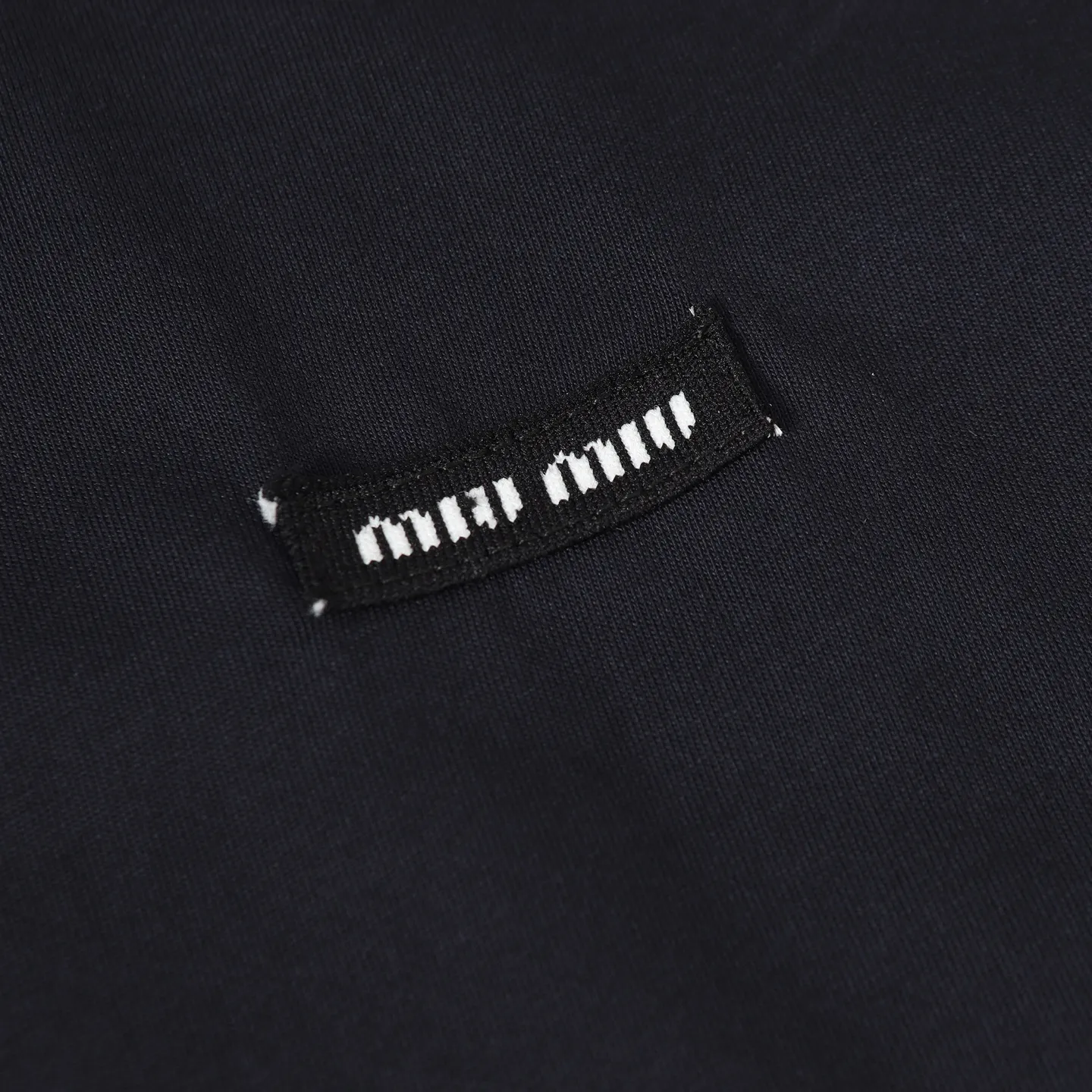 Miu Miu 24S 185g ， 32S 220g ， 32S 340g 。 ， ， 、 。 ， ， ， Breathable ， 。 ， ， 。 Classic ， 。 ， ， ， 。 ， 。 、 ， 。 ， 。 Size:S/M/L/XL