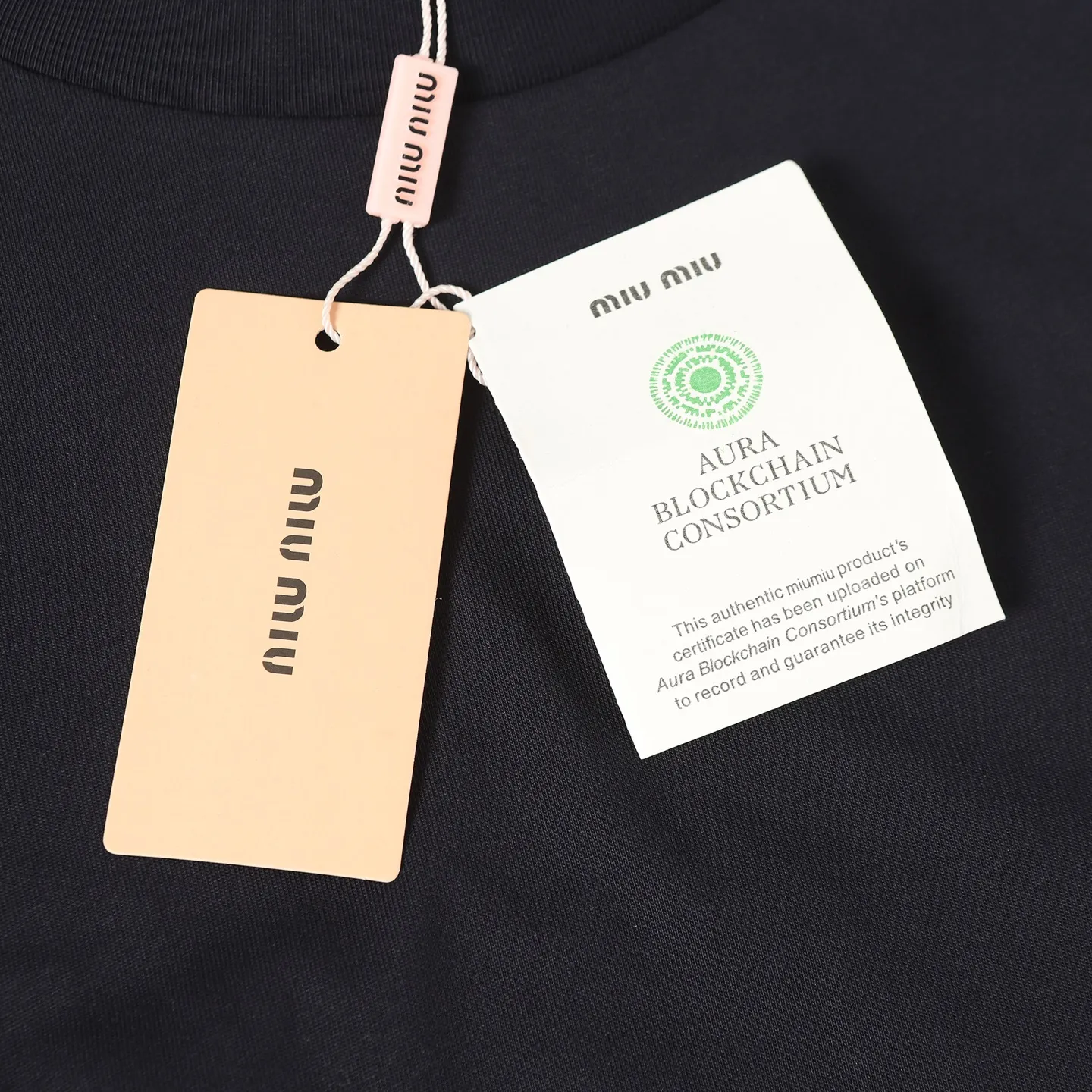 Miu Miu 24S 185g ， 32S 220g ， 32S 340g 。 ， ， 、 。 ， ， ， Breathable ， 。 ， ， 。 Classic ， 。 ， ， ， 。 ， 。 、 ， 。 ， 。 Size:S/M/L/XL
