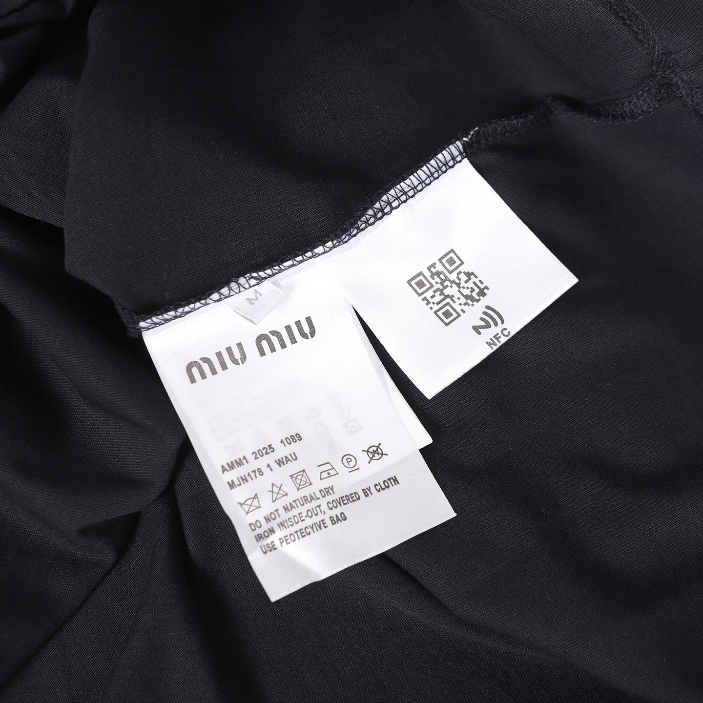 Miu Miu 24S 185g ， 32S 220g ， 32S 340g 。 ， ， 、 。 ， ， ， Breathable ， 。 ， ， 。 Classic ， 。 ， ， ， 。 ， 。 、 ， 。 ， 。 Size:S/M/L/XL
