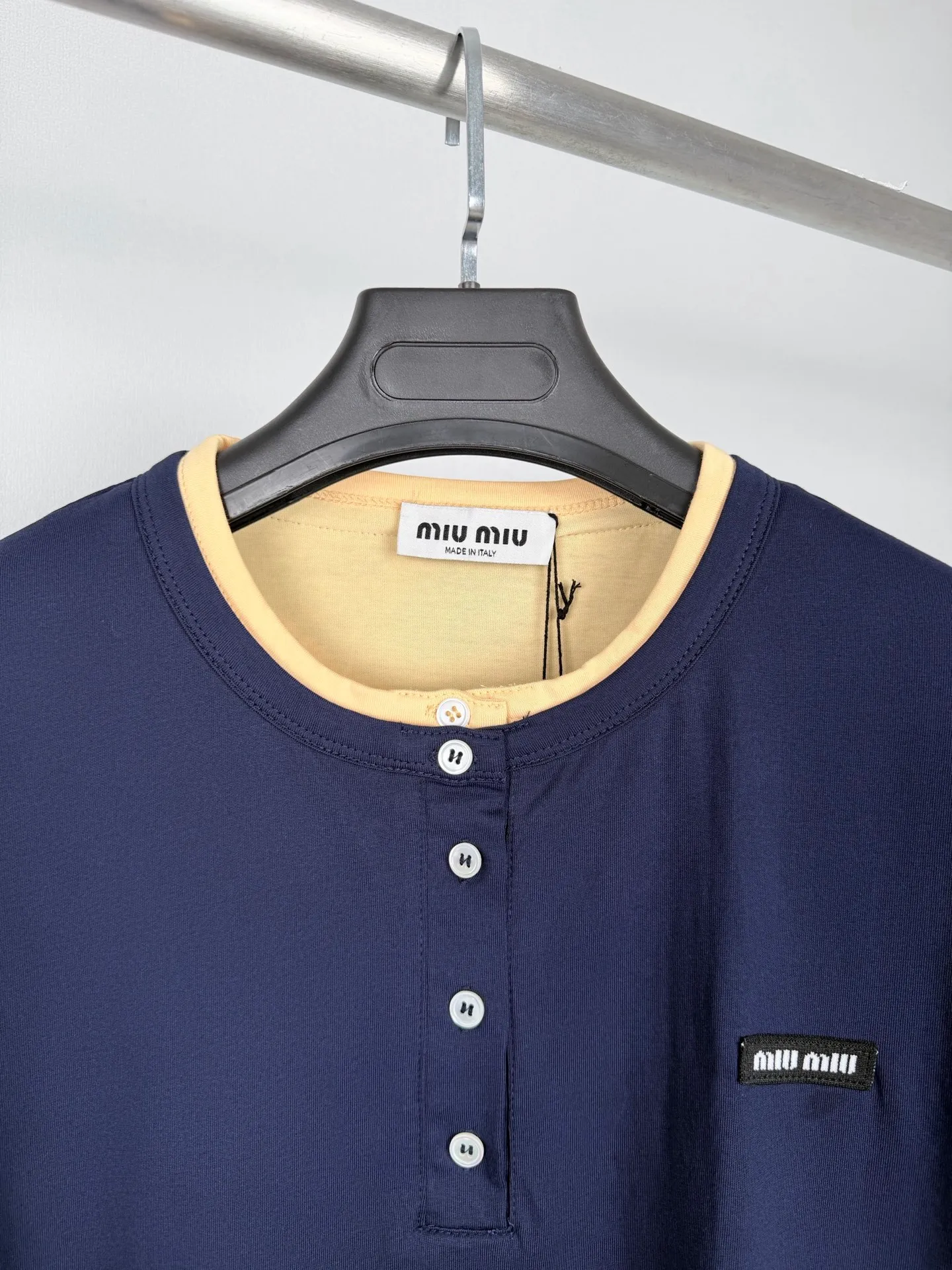 MIU MIU T SIZE:XS S M L Classic T ， ， 。 24 ， ， ， 。 ， ， ， 、 、 ， 。 ， ， 。 ， ， ， ， 。 、 、 ， T 。 T ， ， 。 Classic ， ， ， ， 。