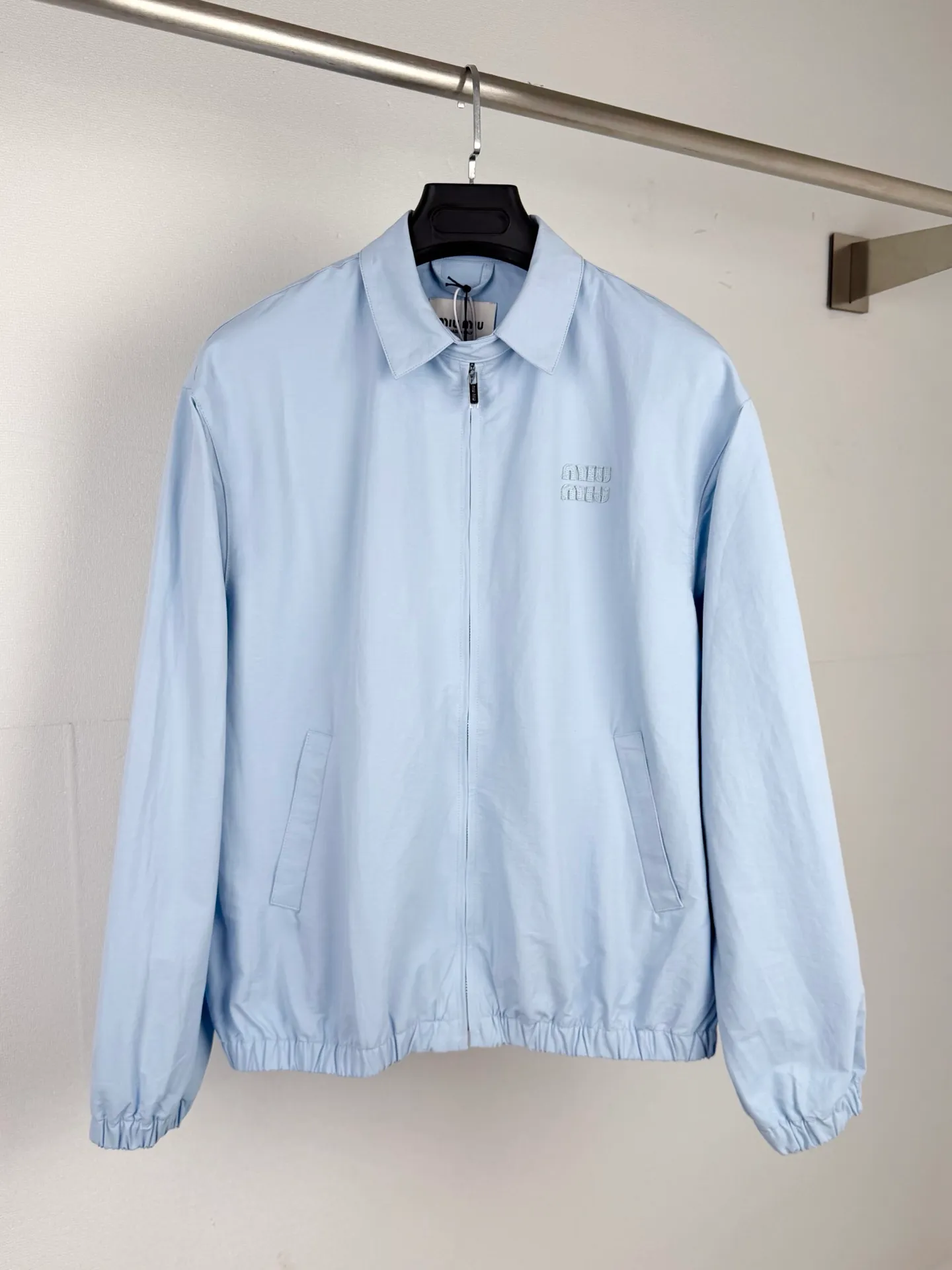MIU MIU ： 70% ，30% 。 ： ， ， 。 。 ： ， 。 ， ， Miu Miu 。 Oversize . . . . . . . . ： 1：1 ： 1：1 ： 1：1 ： 1：1 Size：36-38-40-42 ：
