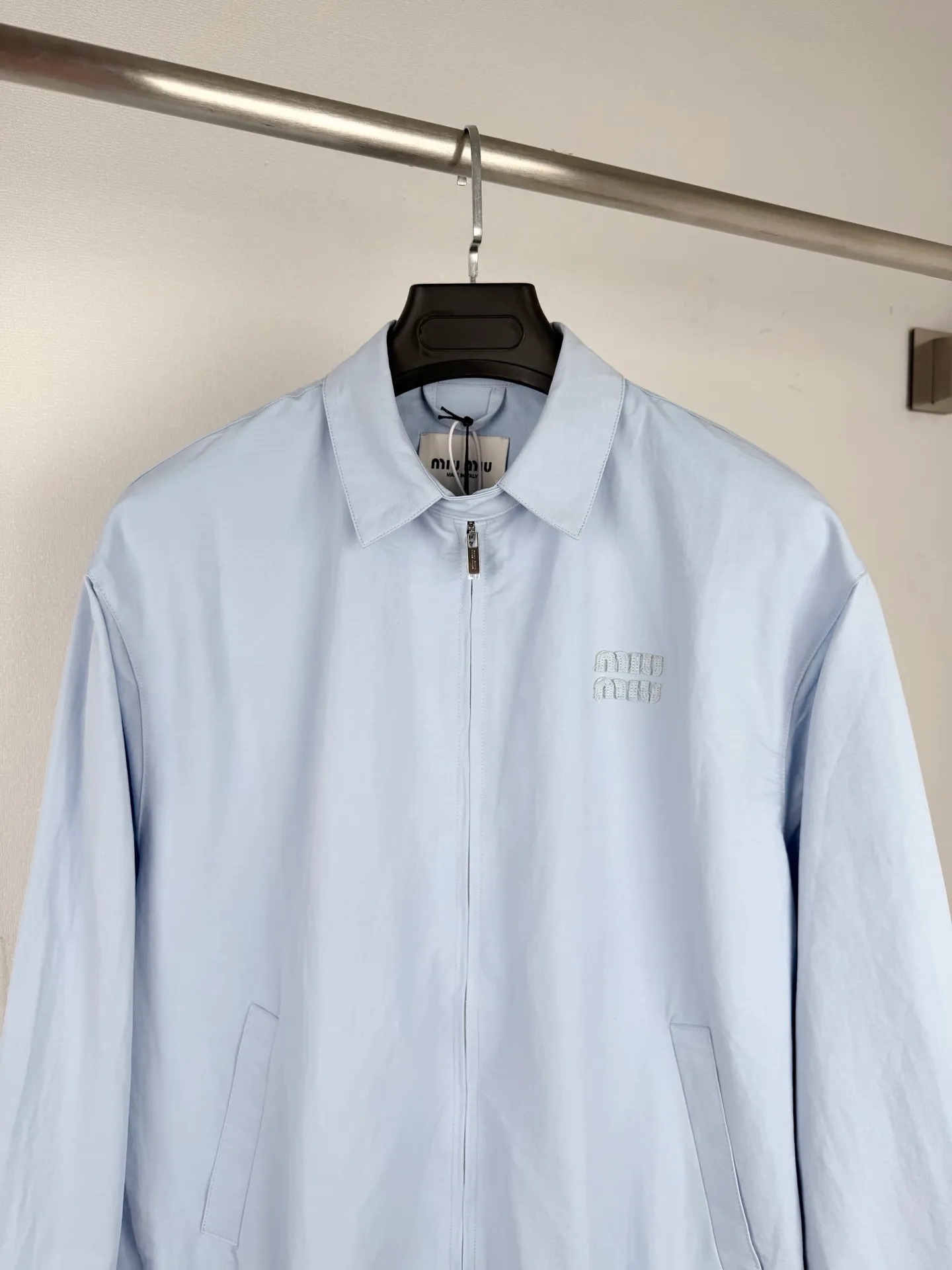 MIU MIU ： 70% ，30% 。 ： ， ， 。 。 ： ， 。 ， ， Miu Miu 。 Oversize . . . . . . . . ： 1：1 ： 1：1 ： 1：1 ： 1：1 Size：36-38-40-42 ：
