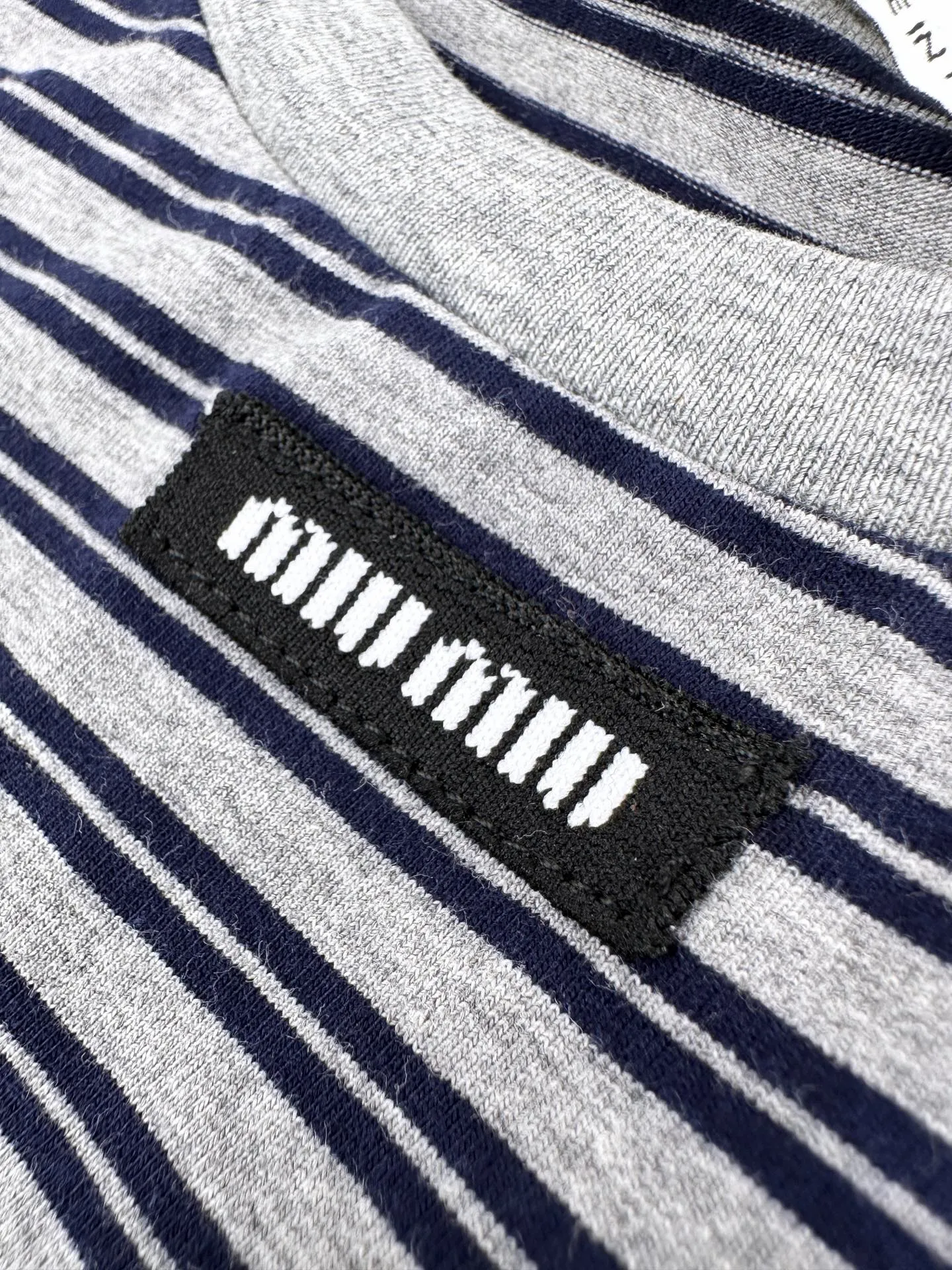 Miu Miu ， Breathable， 。 Navy Blue ， ， ， 。 Miu Miu ， 。 ， ， Retro 。 ， ， ， ， 。 ， ， ， 。U ， ， ； ， Retro 。 ， ， 。 1. “Miu Miu ” 、 。 2. ， ， 。 3. ， ， ， 、 ， 。 ： 1:1 Miu Miu 1:1 Miu Miu ： Size： S M L ： FF 844